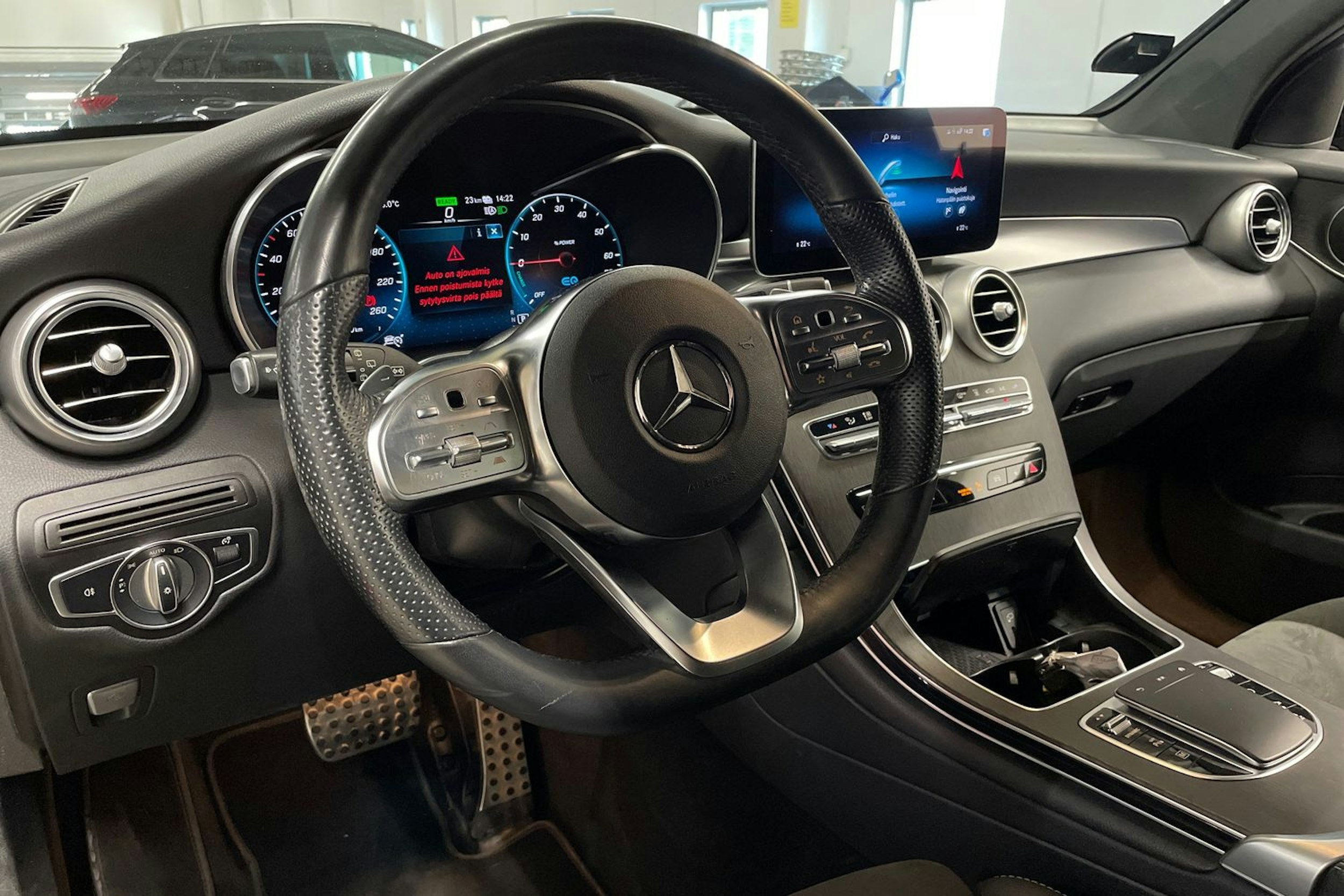 Harmaa Mercedes-Benz GLC 2022 kuva 32.