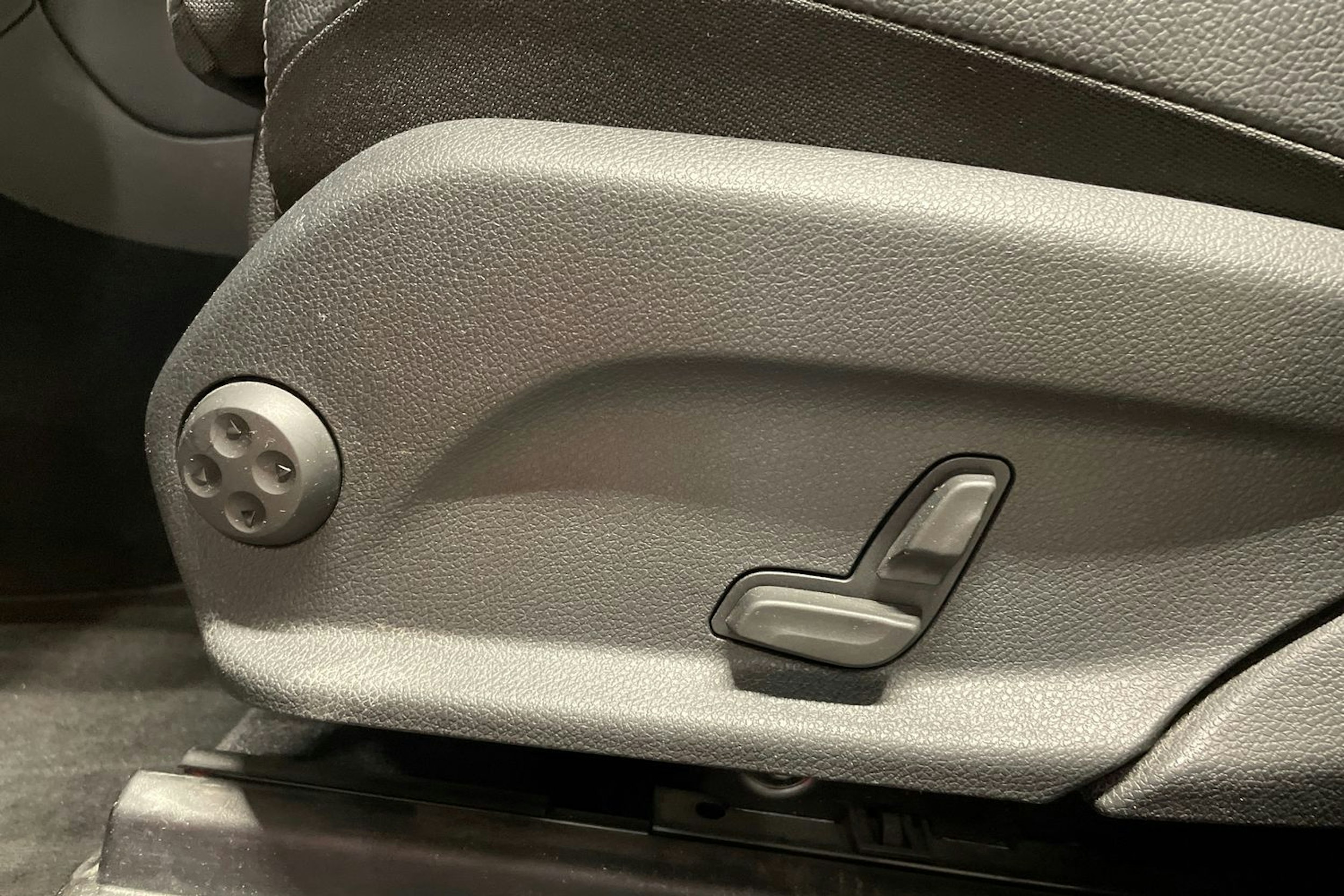 Harmaa Mercedes-Benz GLC 2022 kuva 35.