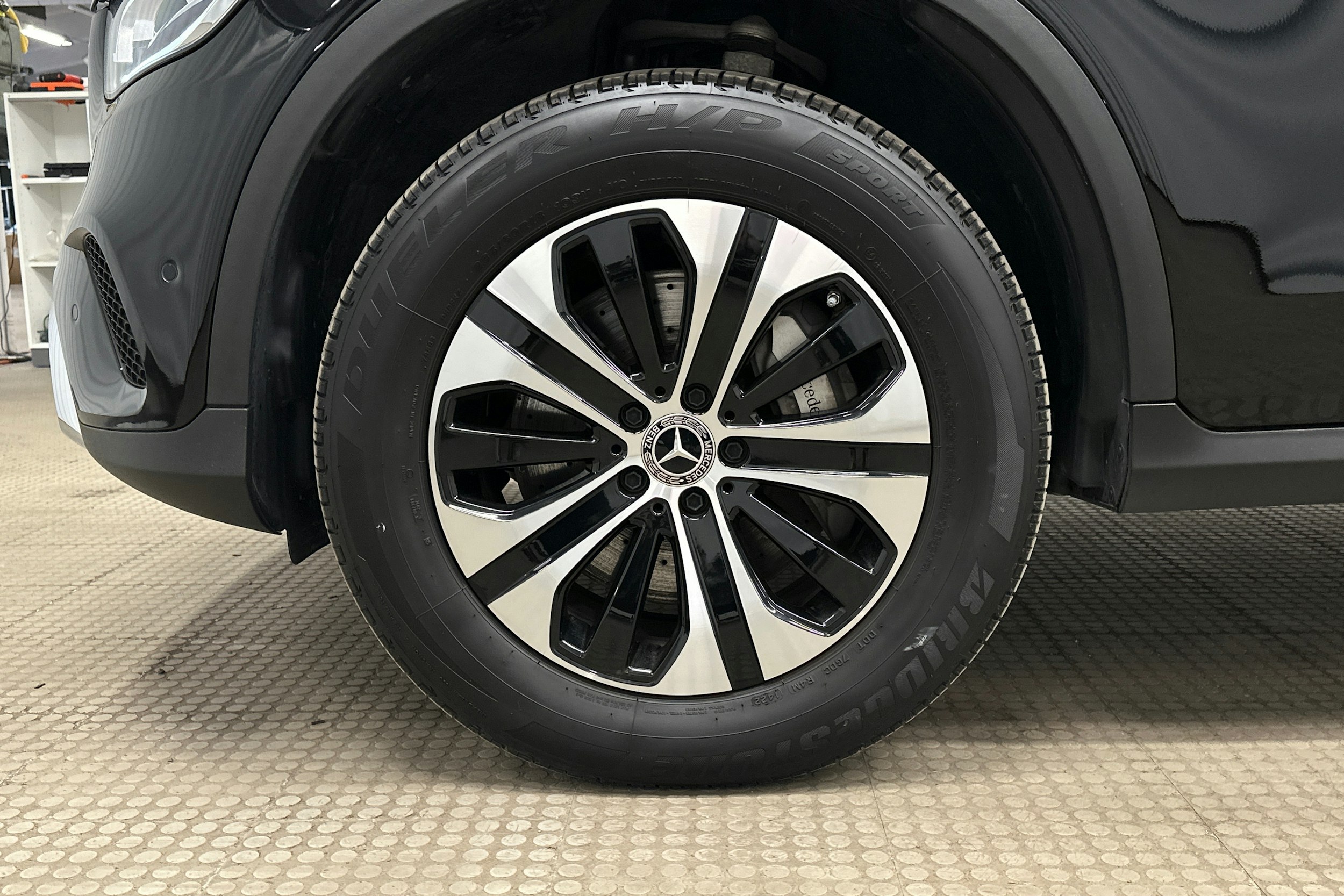 musta Mercedes-Benz GLC 2022 kuva 11.