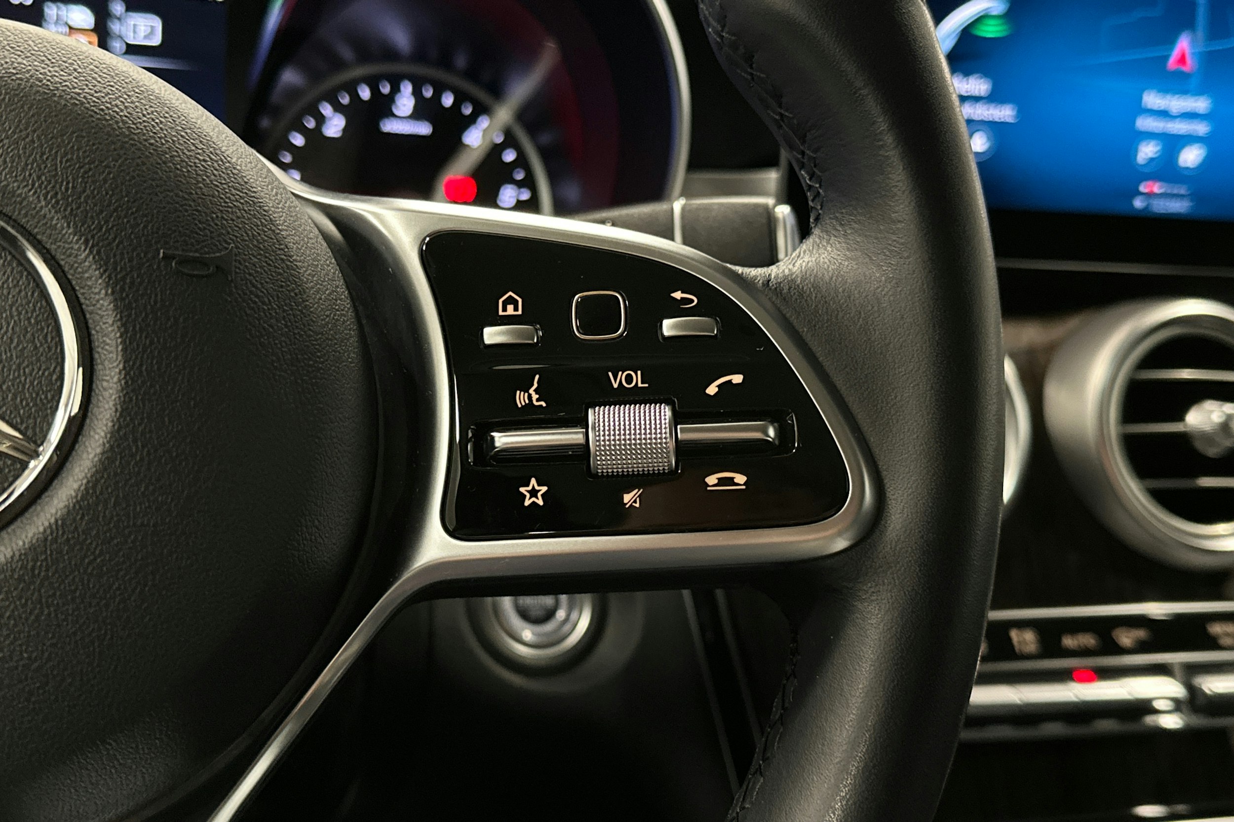 musta Mercedes-Benz GLC 2022 kuva 15.