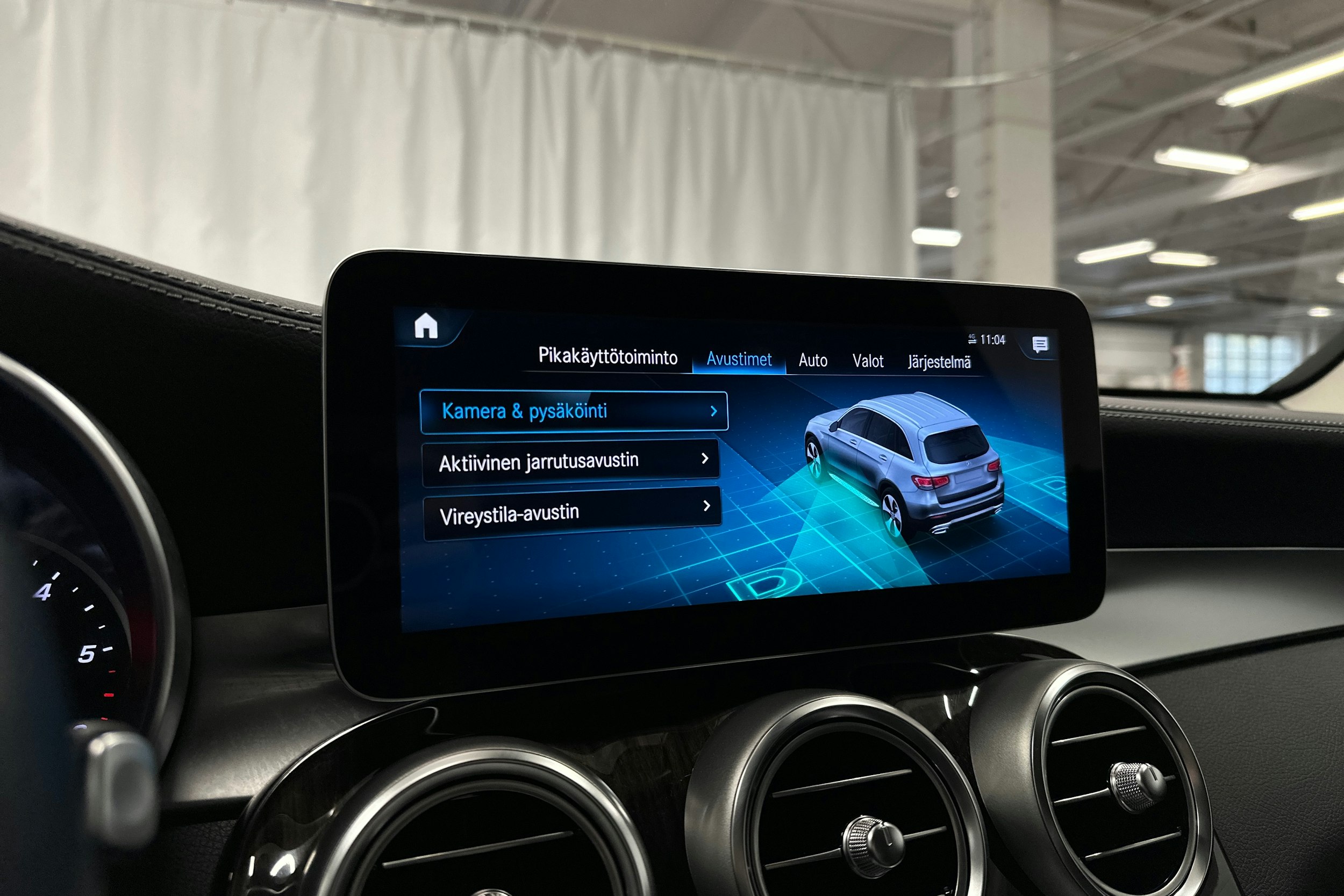 musta Mercedes-Benz GLC 2022 kuva 19.