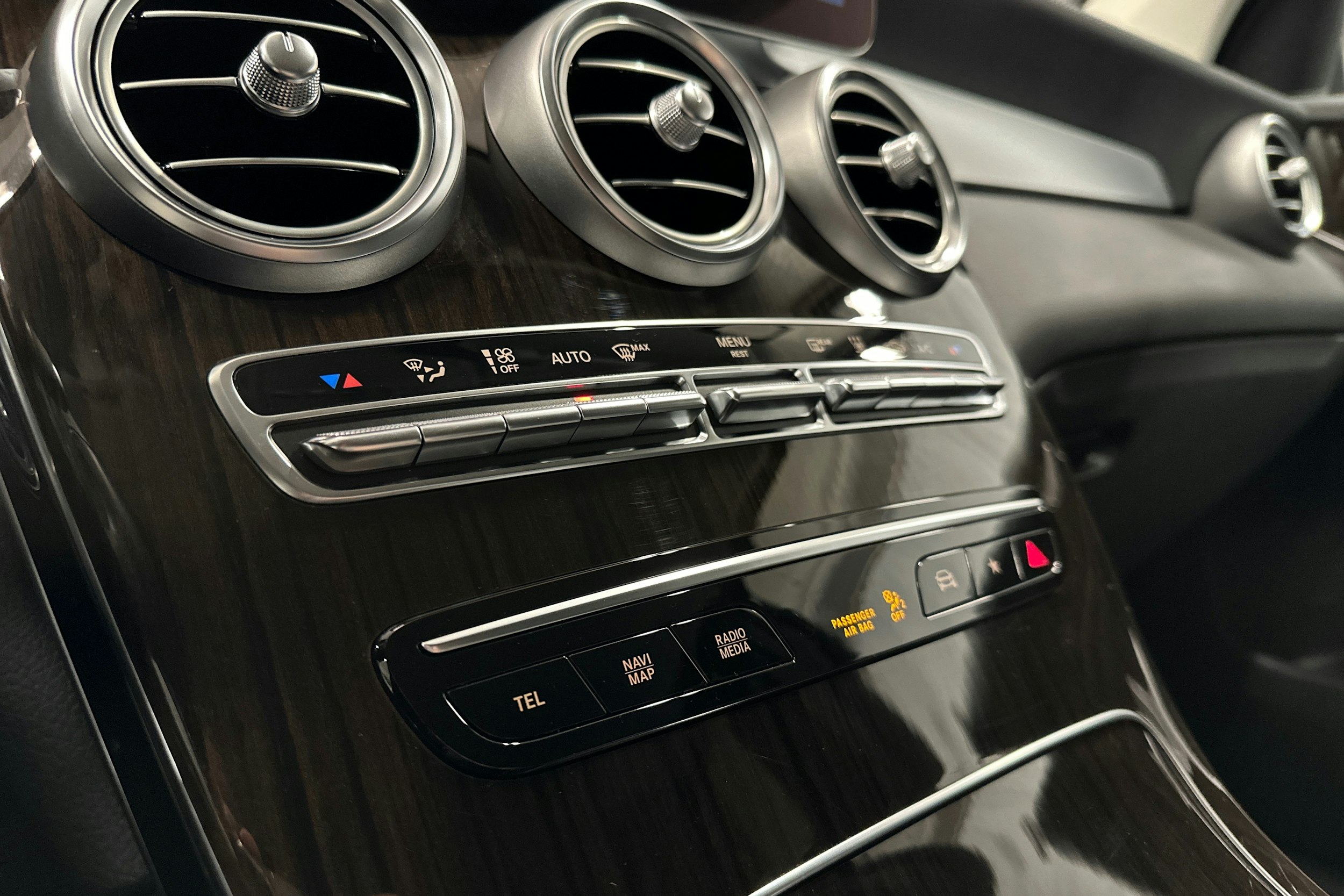 musta Mercedes-Benz GLC 2022 kuva 20.