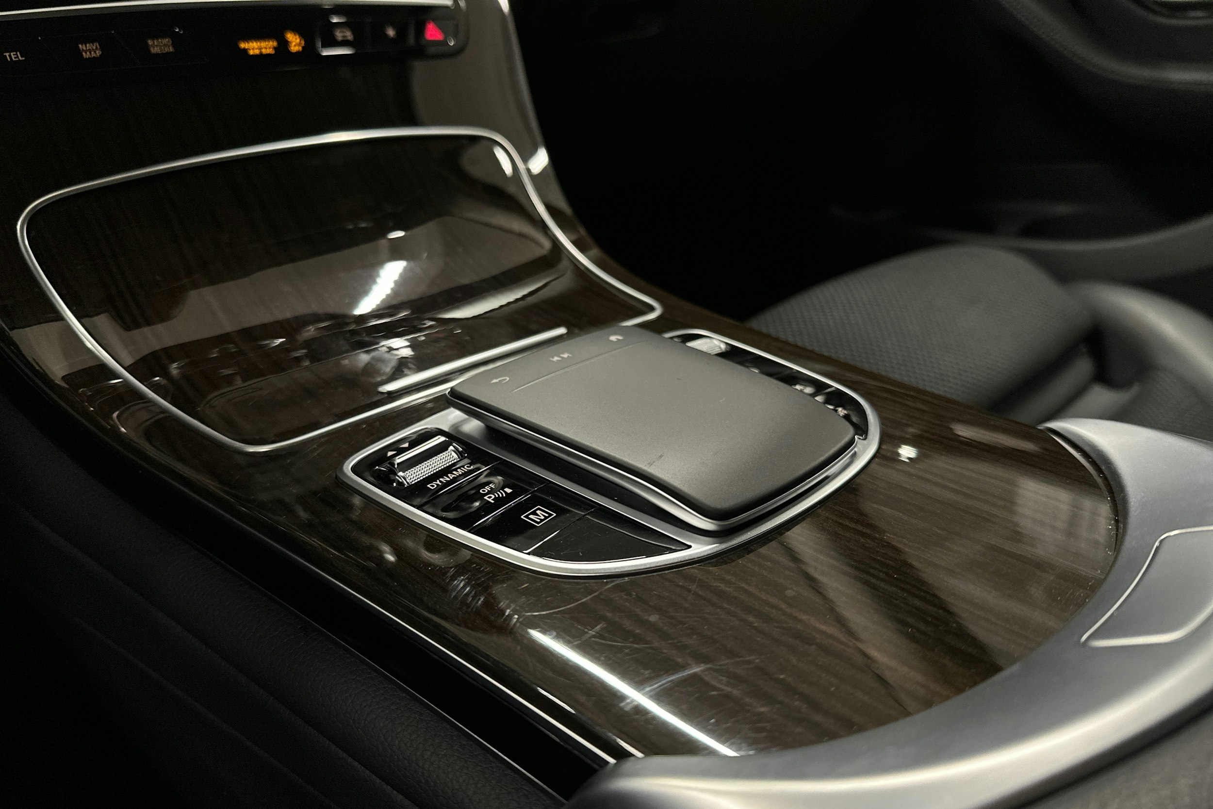musta Mercedes-Benz GLC 2022 kuva 21.