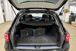 musta Mercedes-Benz GLC 2022 kuva 24.