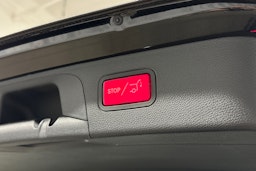 musta Mercedes-Benz GLC 2022 kuva 25.