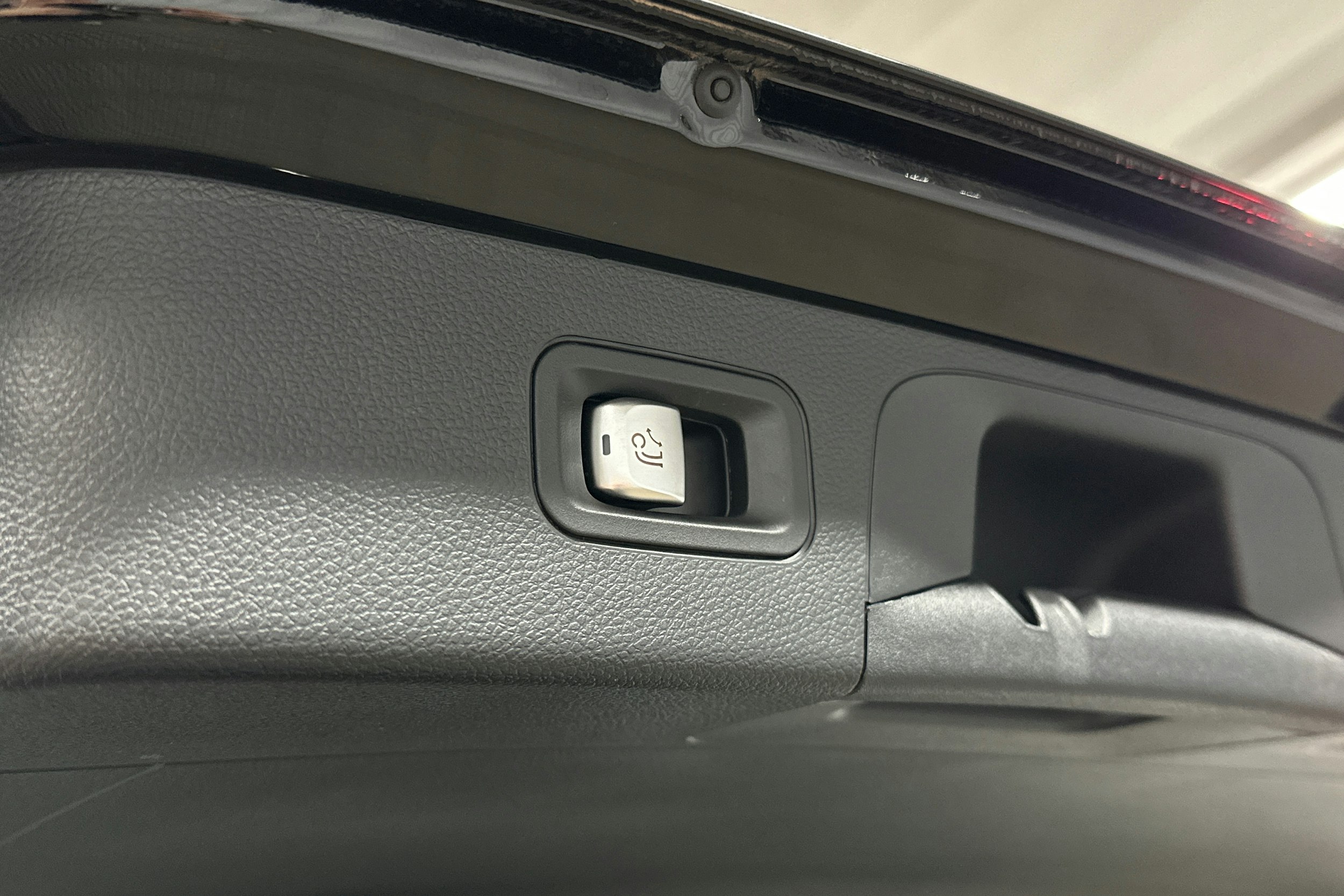 musta Mercedes-Benz GLC 2022 kuva 26.