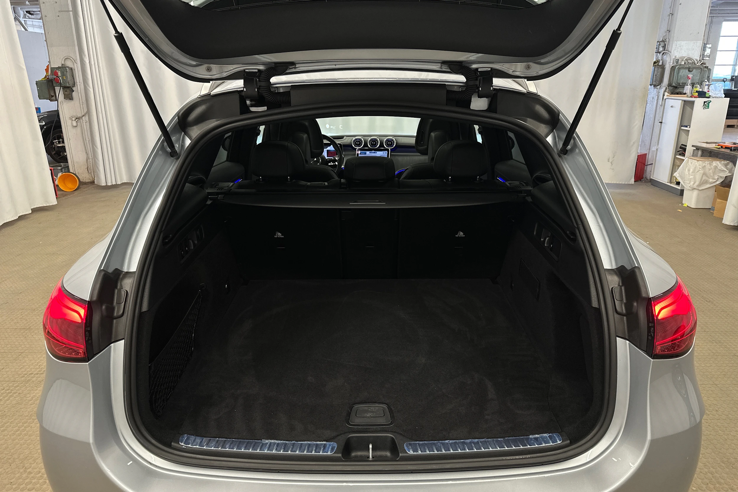 hopea Mercedes-Benz GLC 2023 kuva 32.