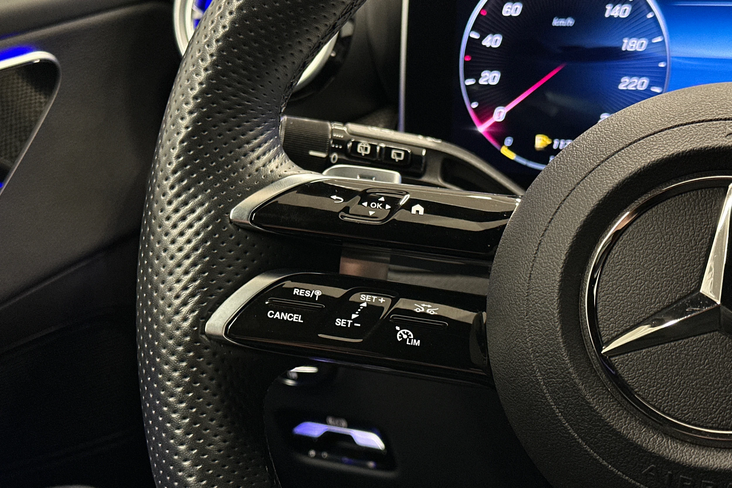 valkoinen Mercedes-Benz GLC 2023 kuva 18.