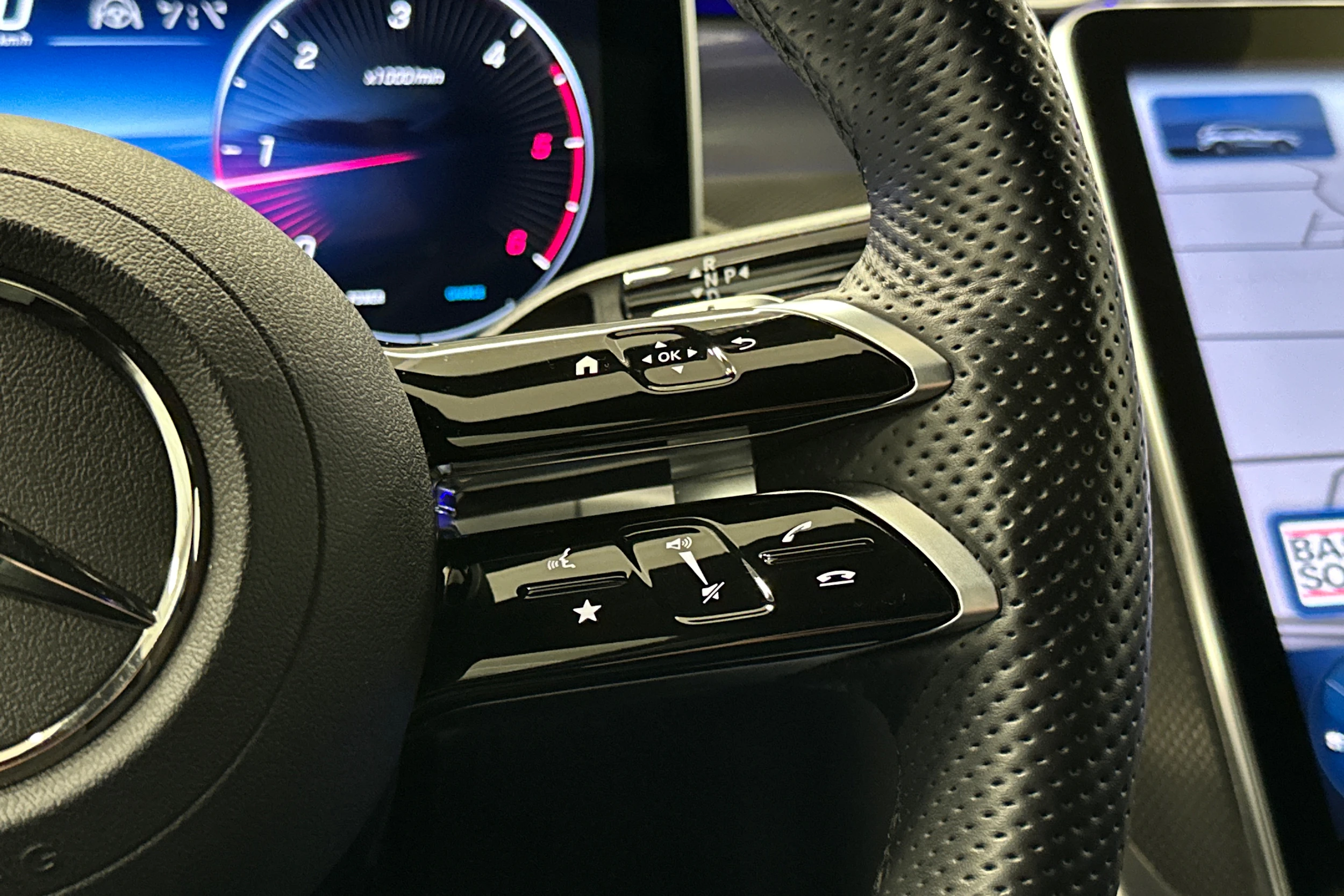 valkoinen Mercedes-Benz GLC 2023 kuva 19.