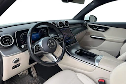 valkoinen Mercedes-Benz GLC 2023 kuva 3.