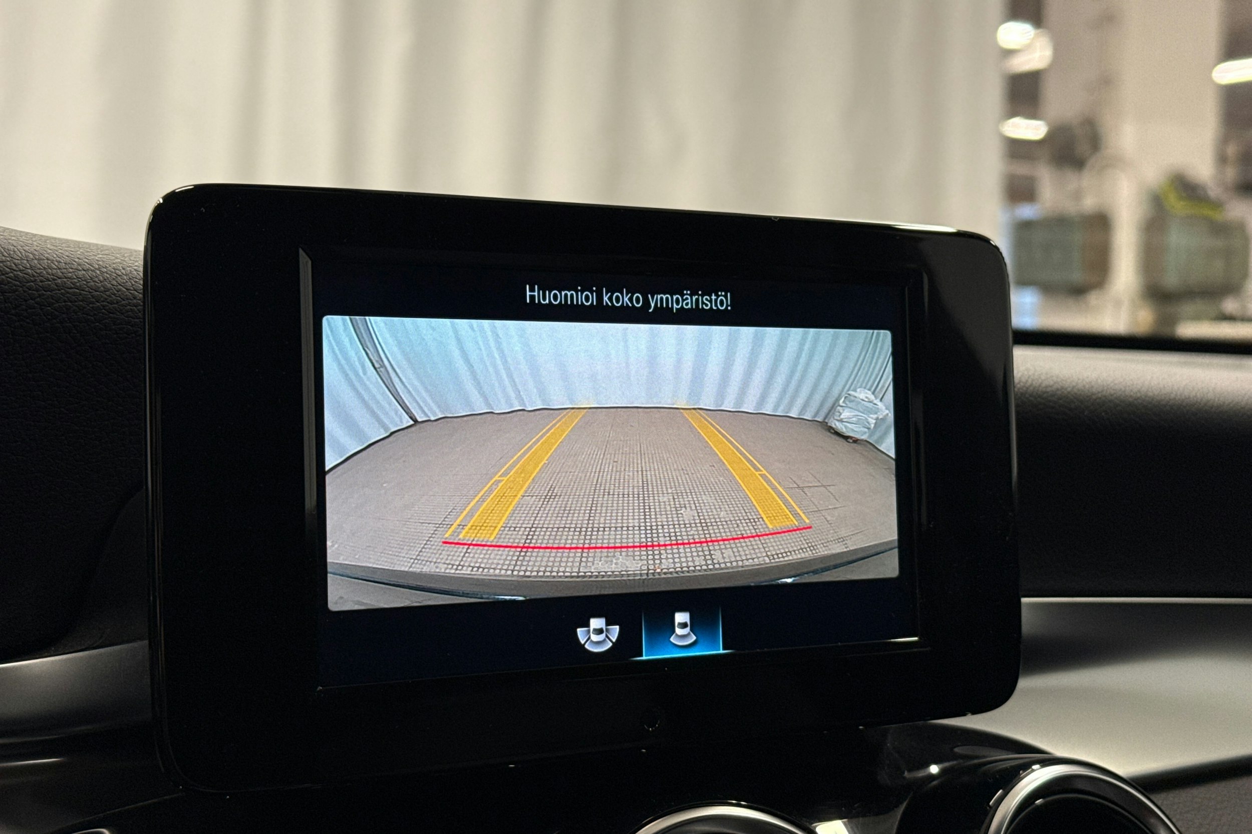 musta Mercedes-Benz GLC 2023 kuva 19.