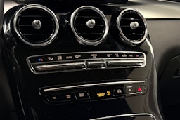 musta Mercedes-Benz GLC 2023 kuva 21.