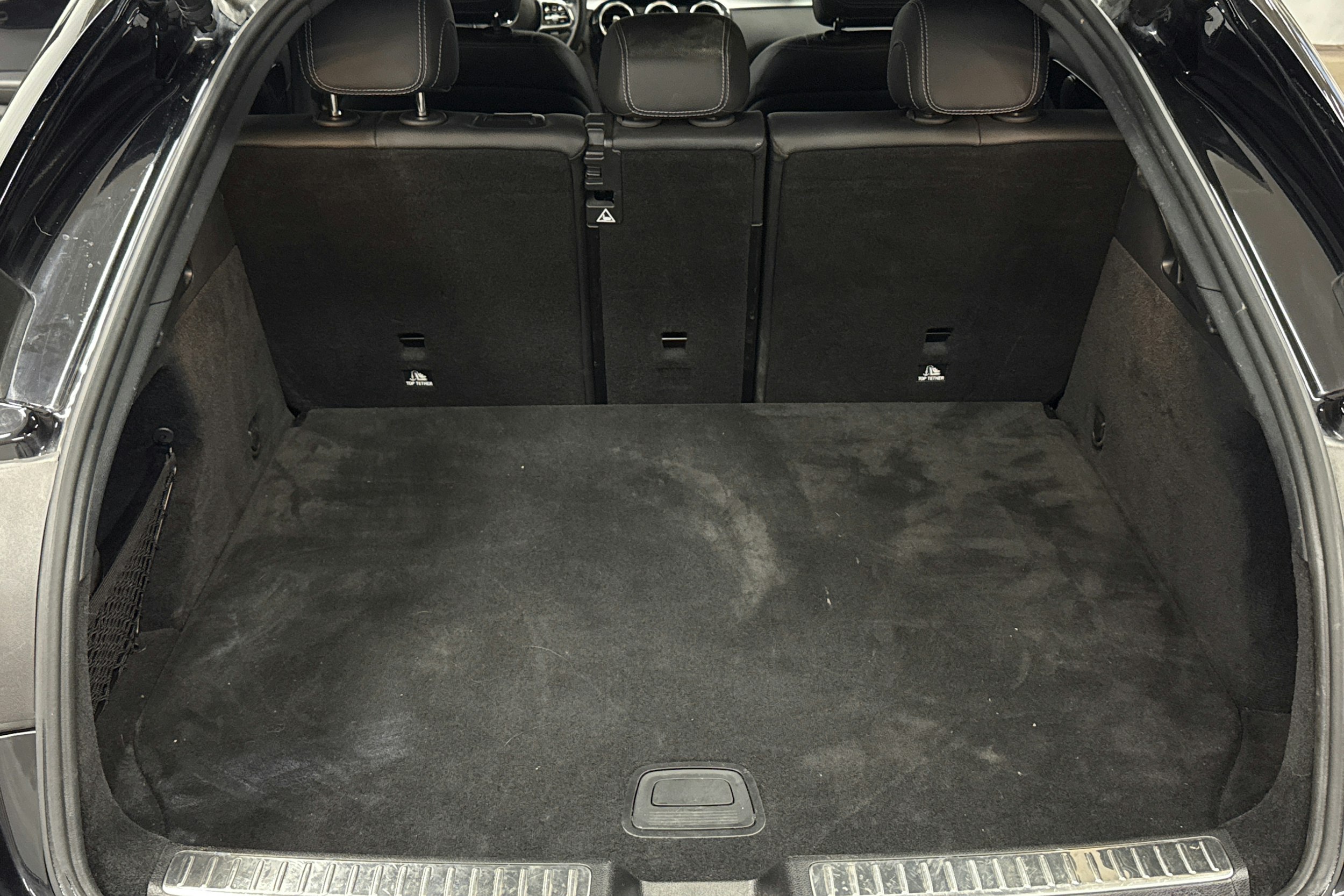 musta Mercedes-Benz GLC 2023 kuva 25.