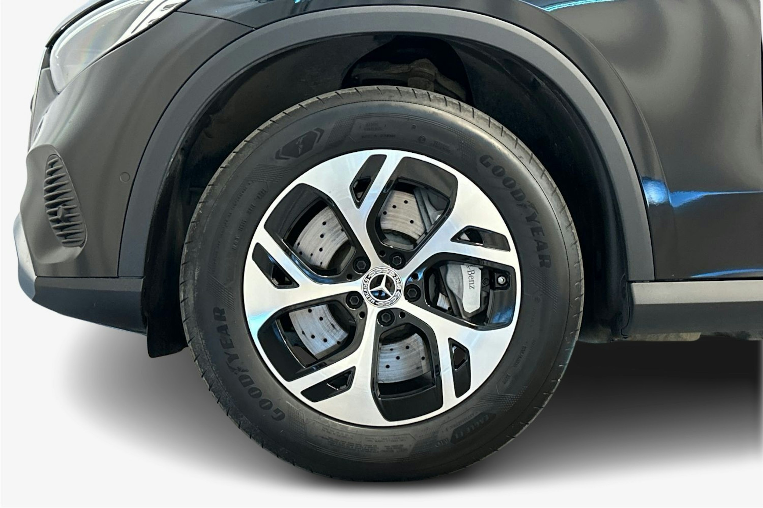 musta Mercedes-Benz GLC 2023 kuva 11.
