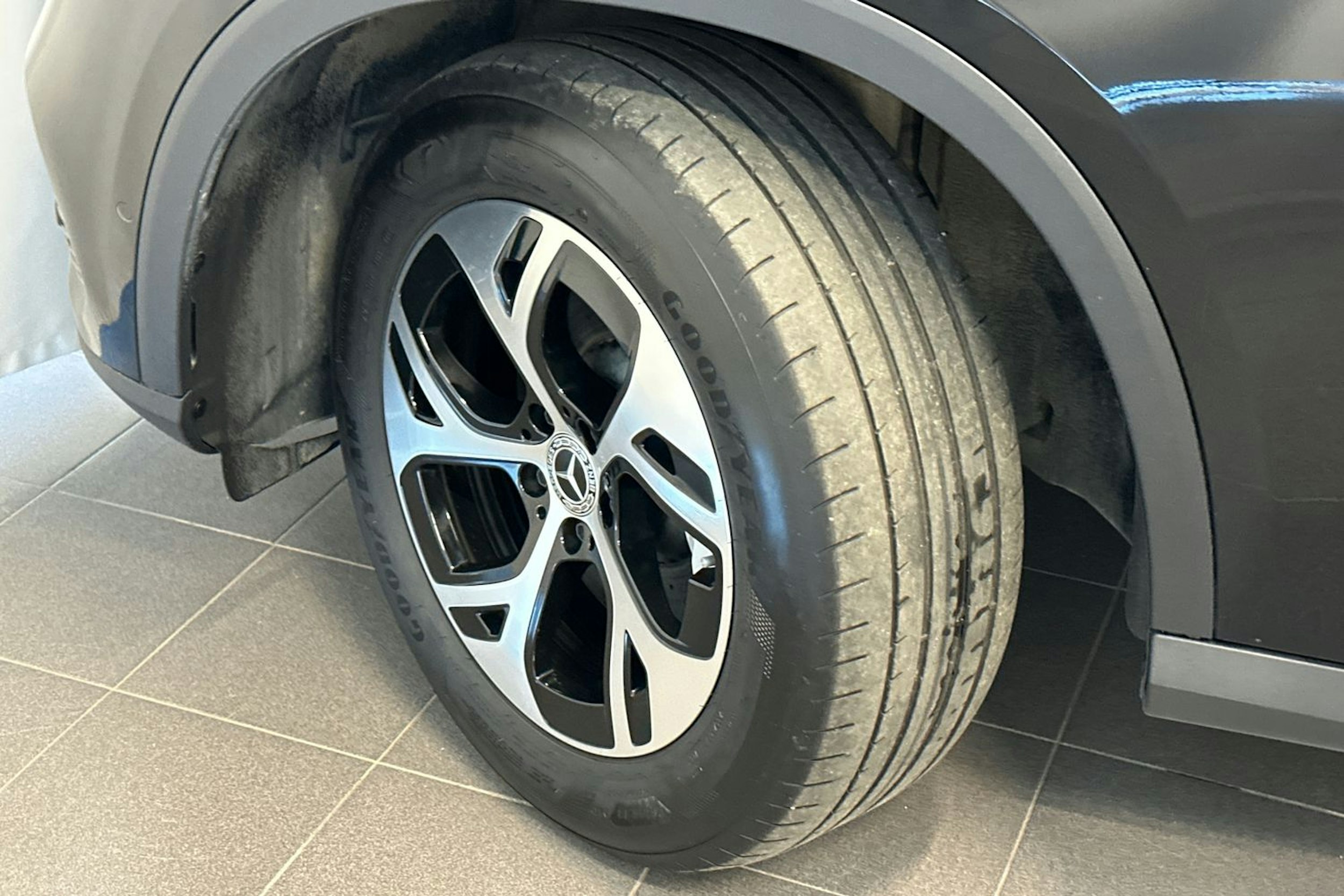 musta Mercedes-Benz GLC 2023 kuva 13.