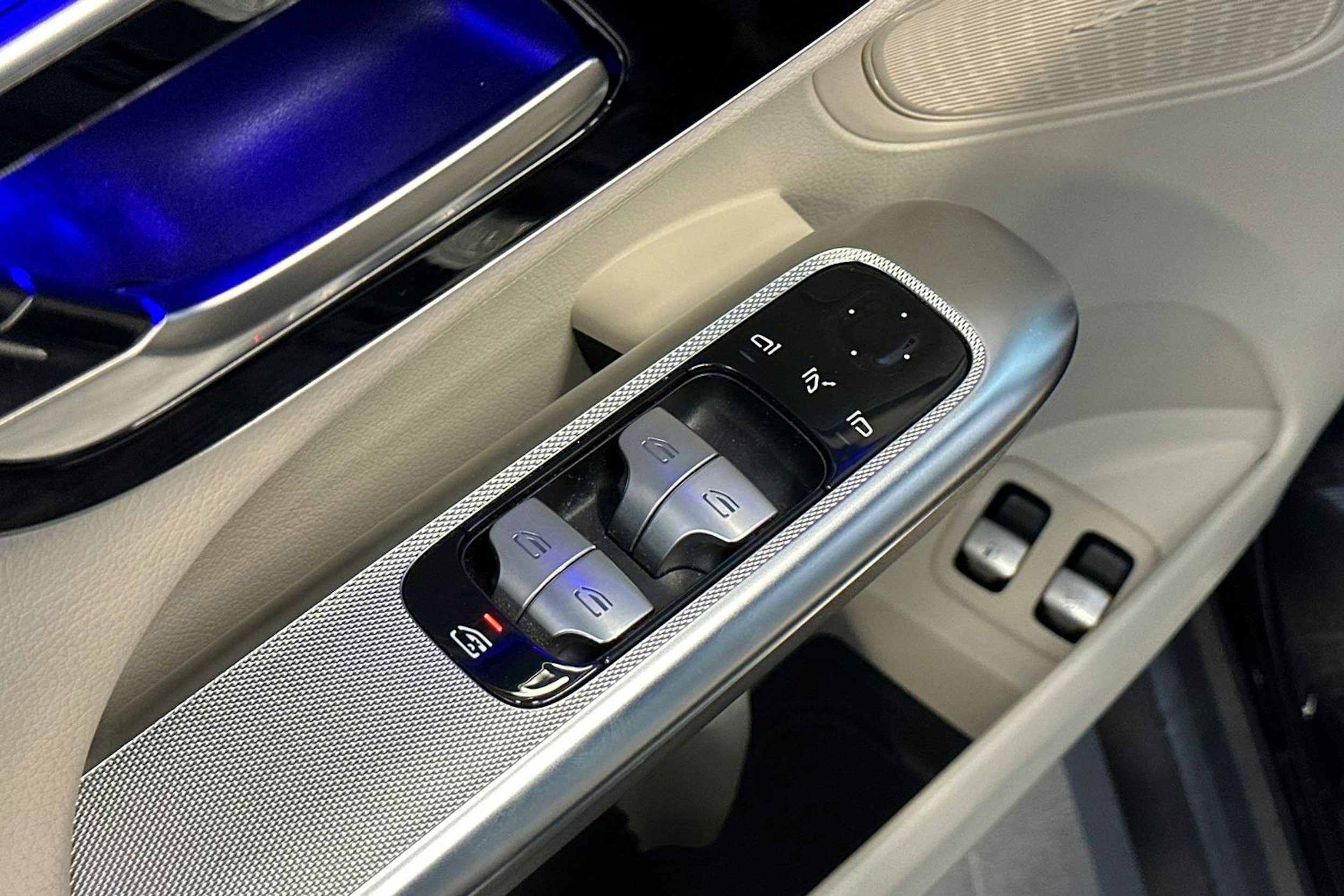 musta Mercedes-Benz GLC 2023 kuva 17.