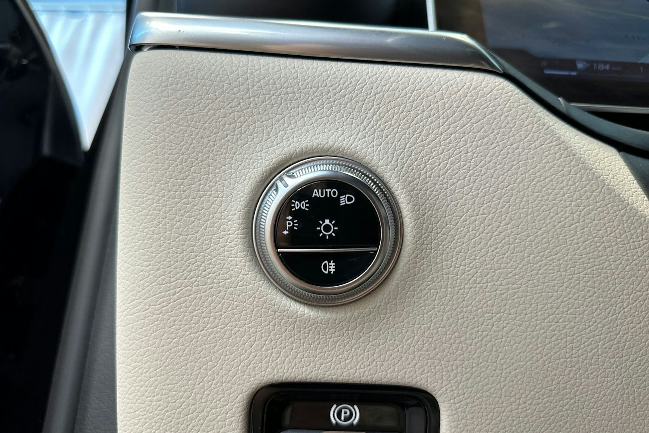 musta Mercedes-Benz GLC 2023 kuva 19.