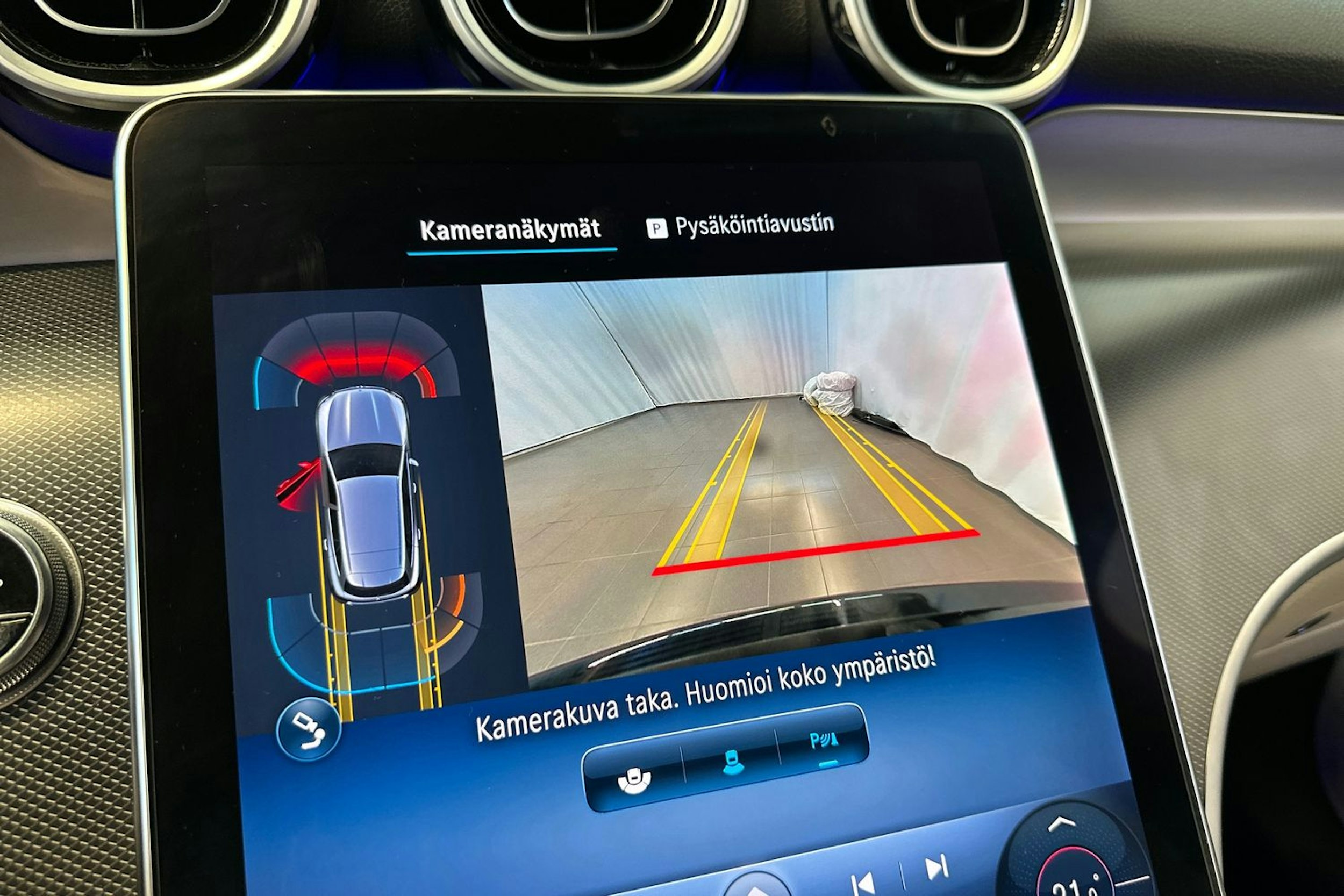 musta Mercedes-Benz GLC 2023 kuva 28.