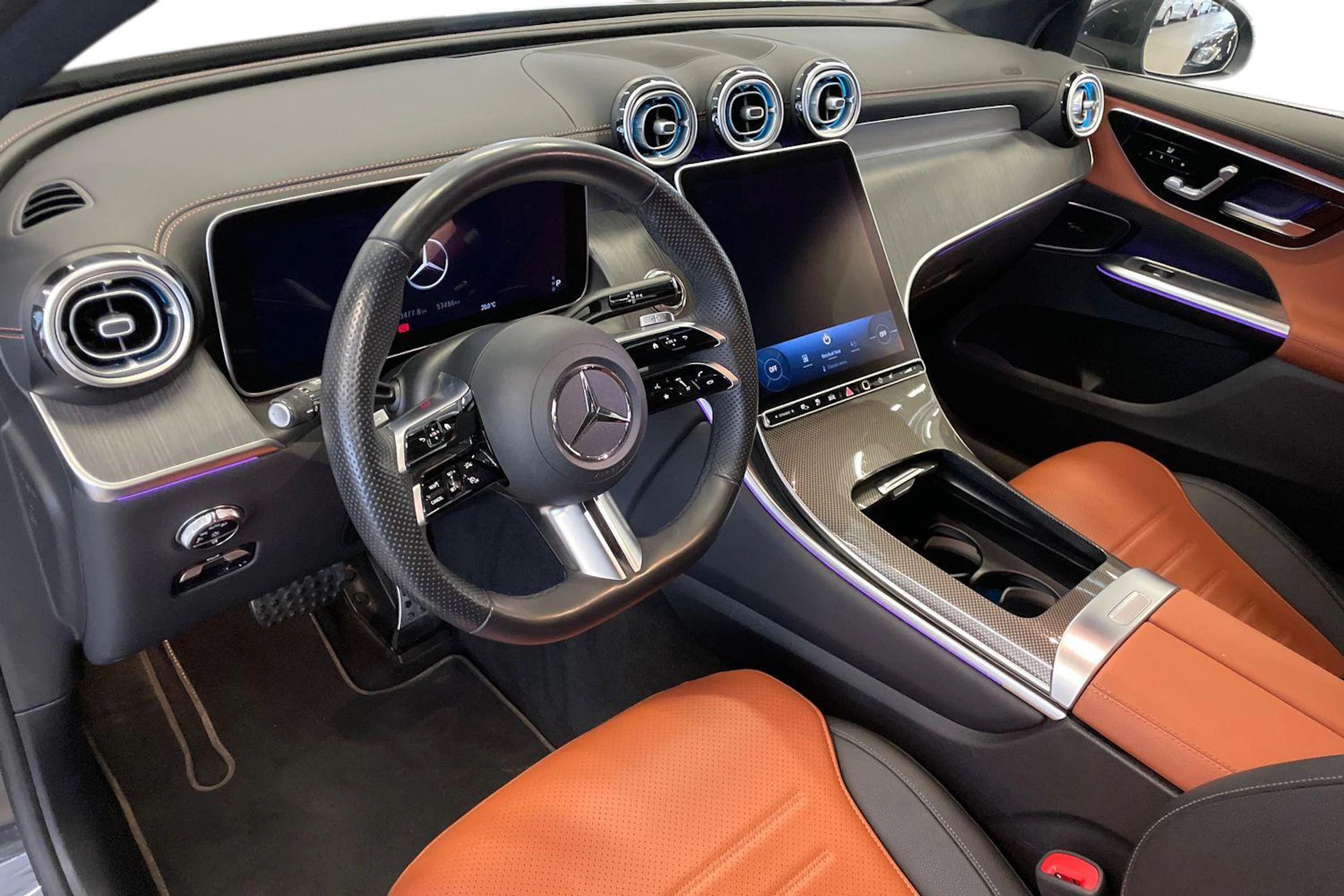 harmaa Mercedes-Benz GLC 2024 kuva 8.