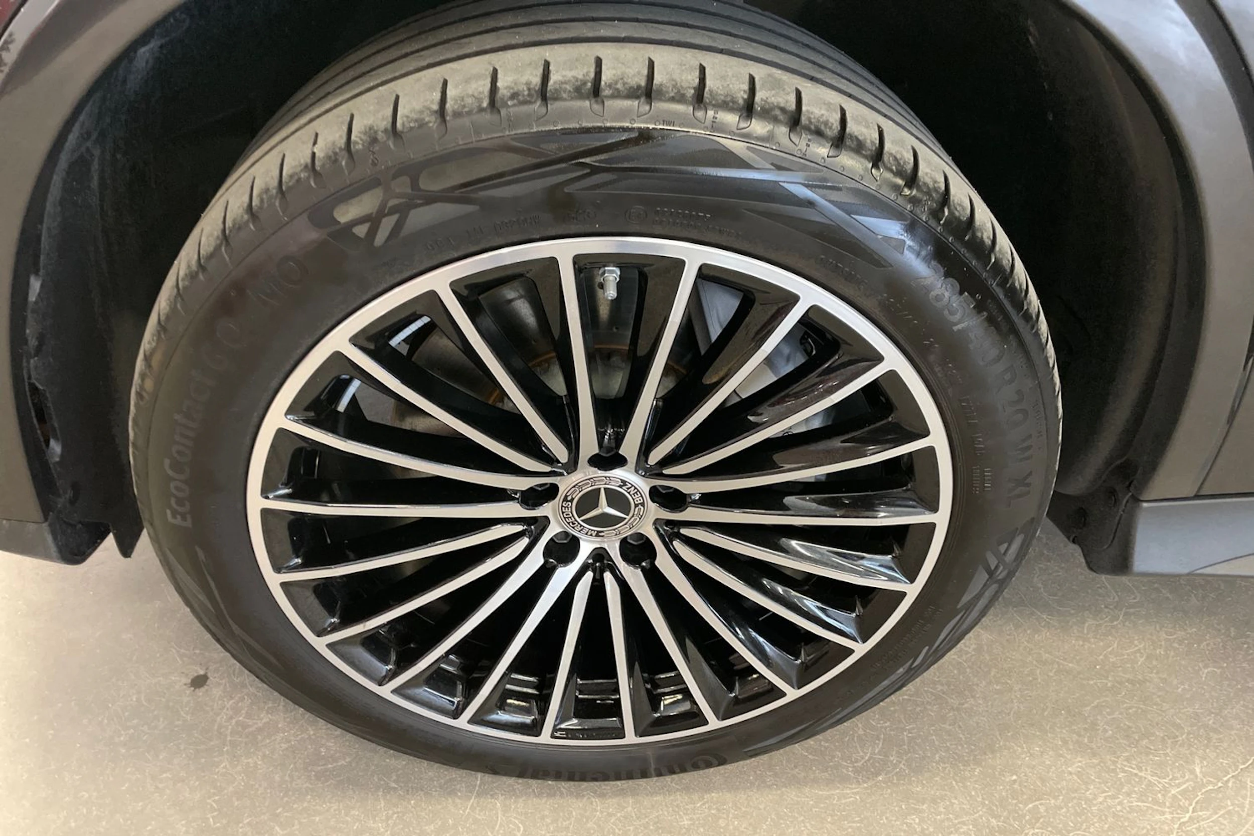 harmaa Mercedes-Benz GLC 2024 kuva 13.