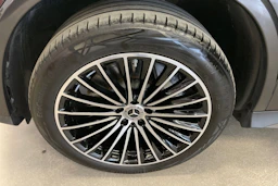 harmaa Mercedes-Benz GLC 2024 kuva 13.