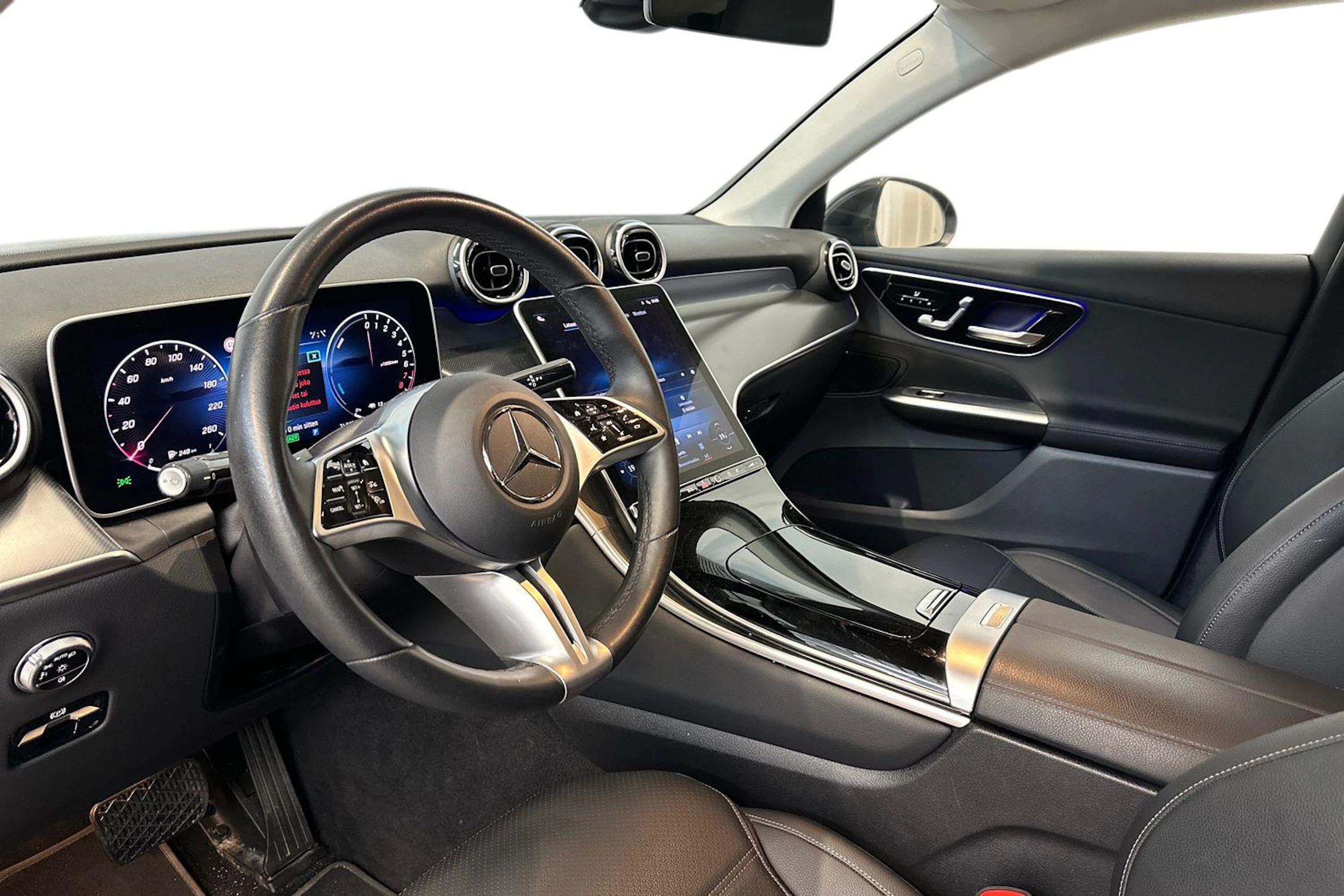 harmaa Mercedes-Benz GLC 2024 kuva 3.
