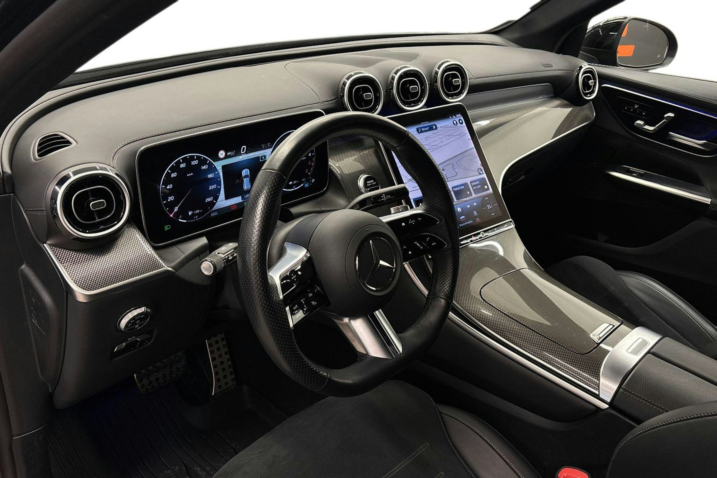 Musta Mercedes-Benz GLC 2024 kuva 7.