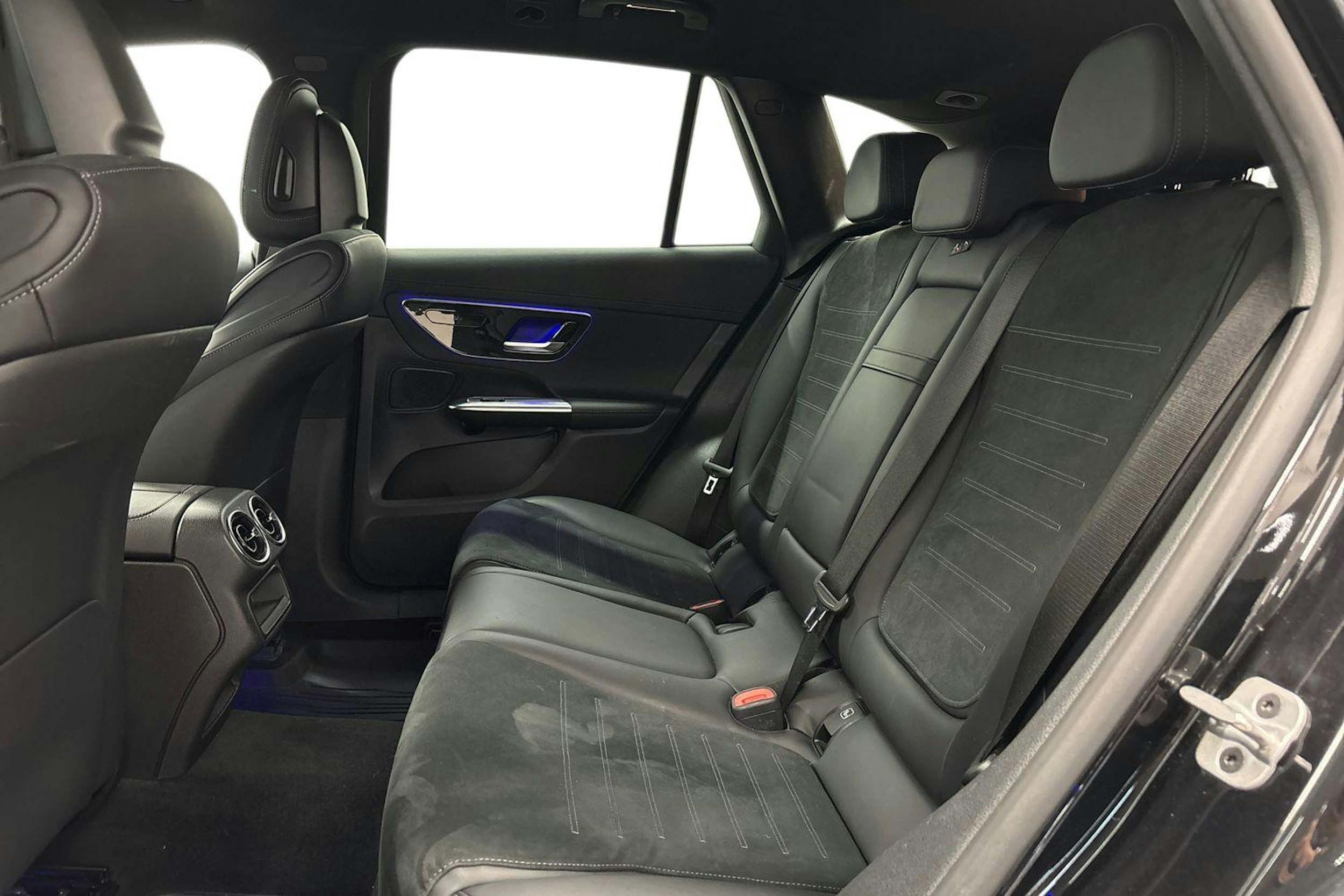 Musta Mercedes-Benz GLC 2024 kuva 10.