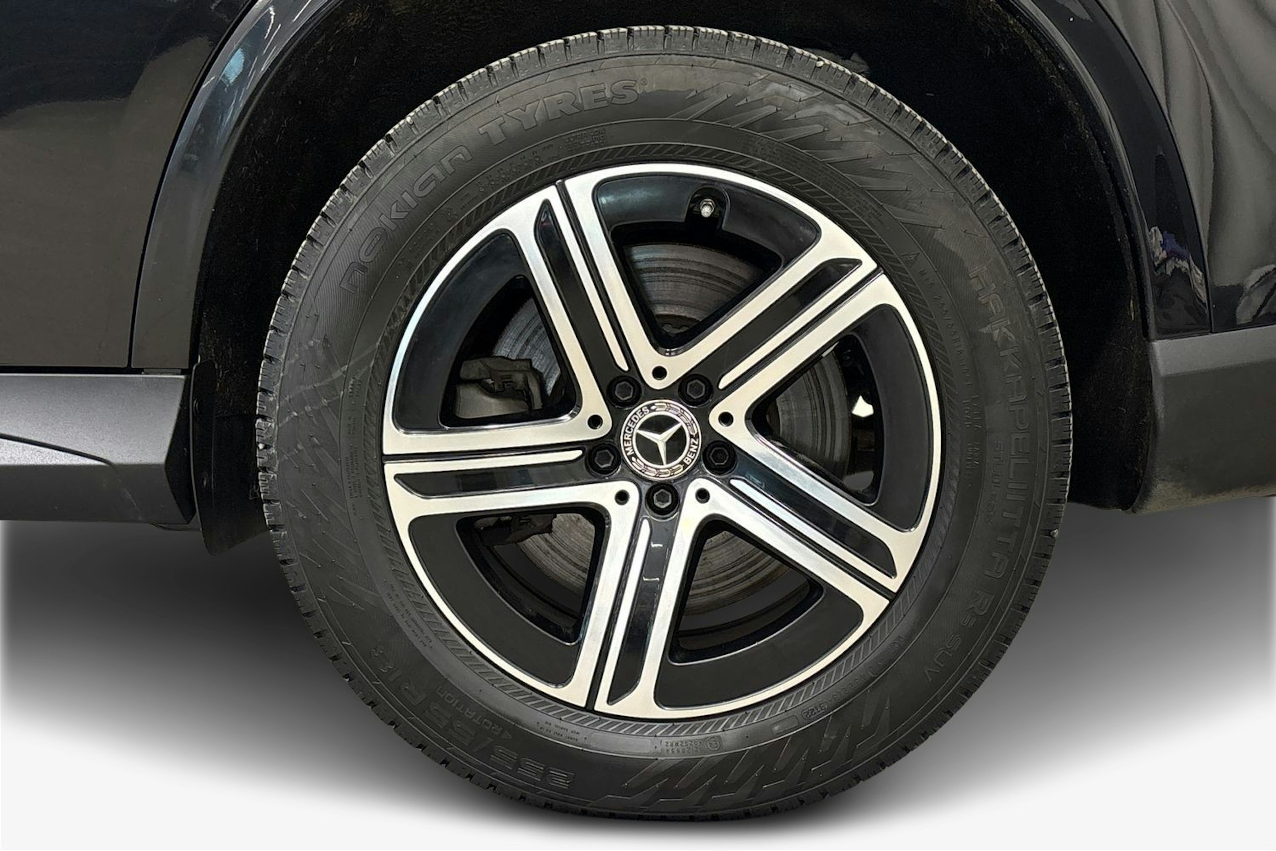 Musta Mercedes-Benz GLC 2024 kuva 11.