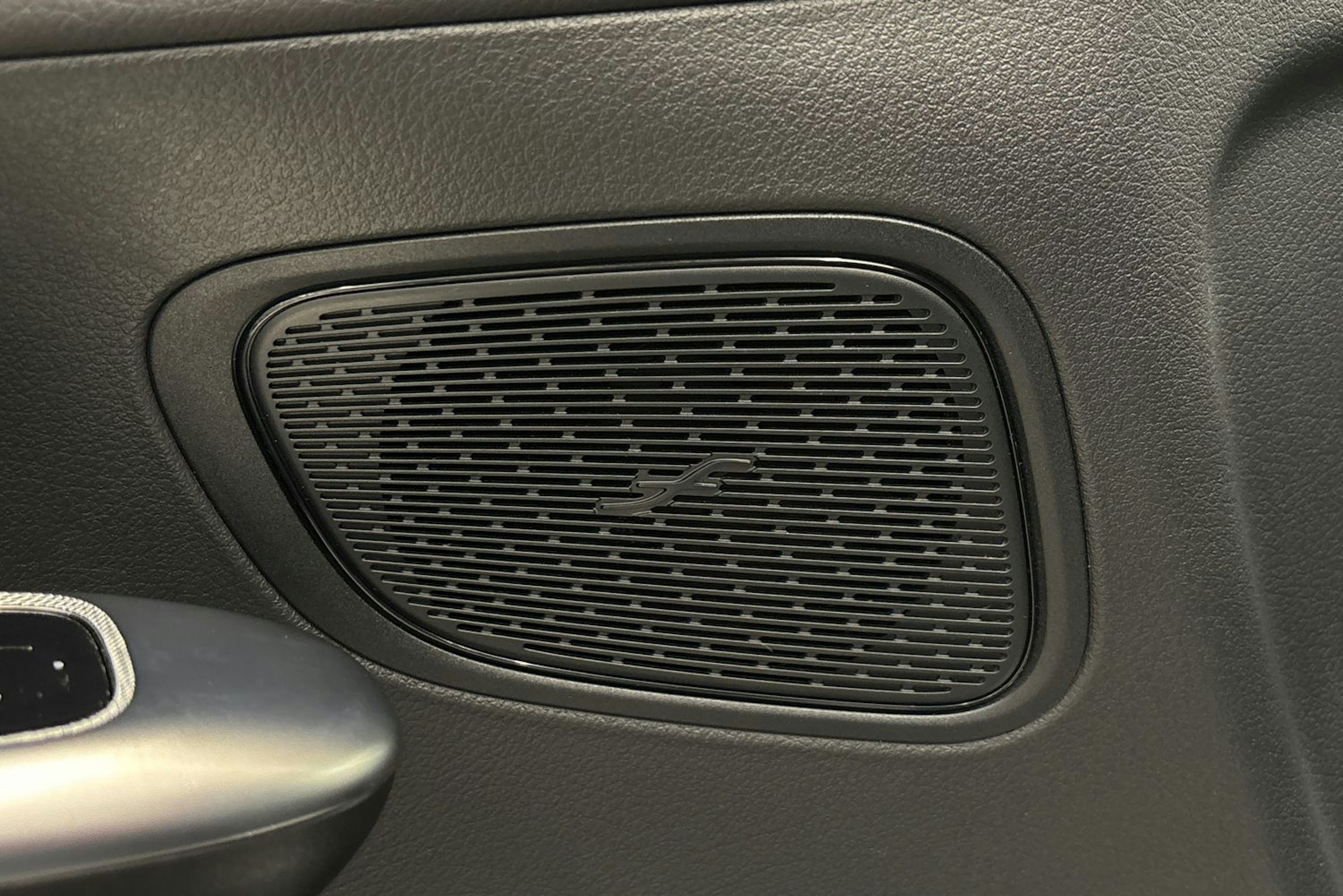 Musta Mercedes-Benz GLC 2024 kuva 16.