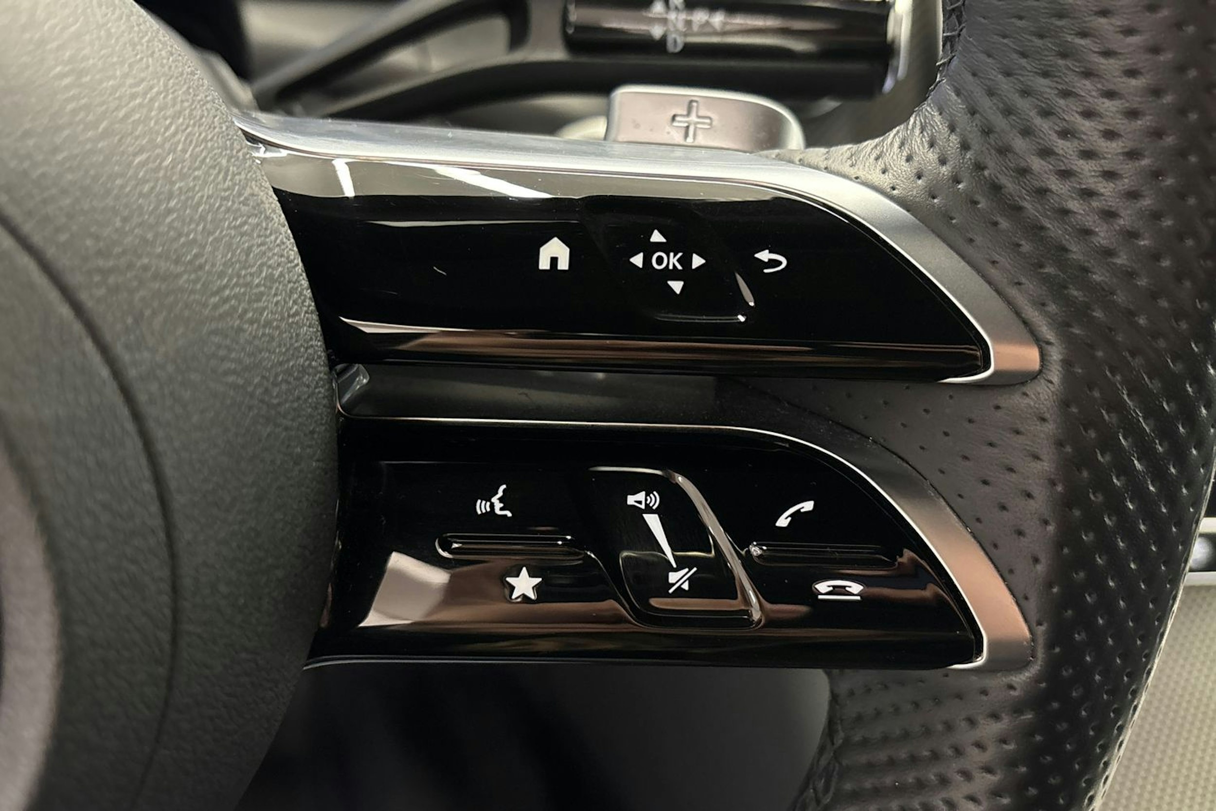 Musta Mercedes-Benz GLC 2024 kuva 19.