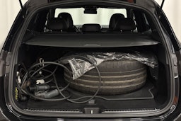 Musta Mercedes-Benz GLC 2024 kuva 28.