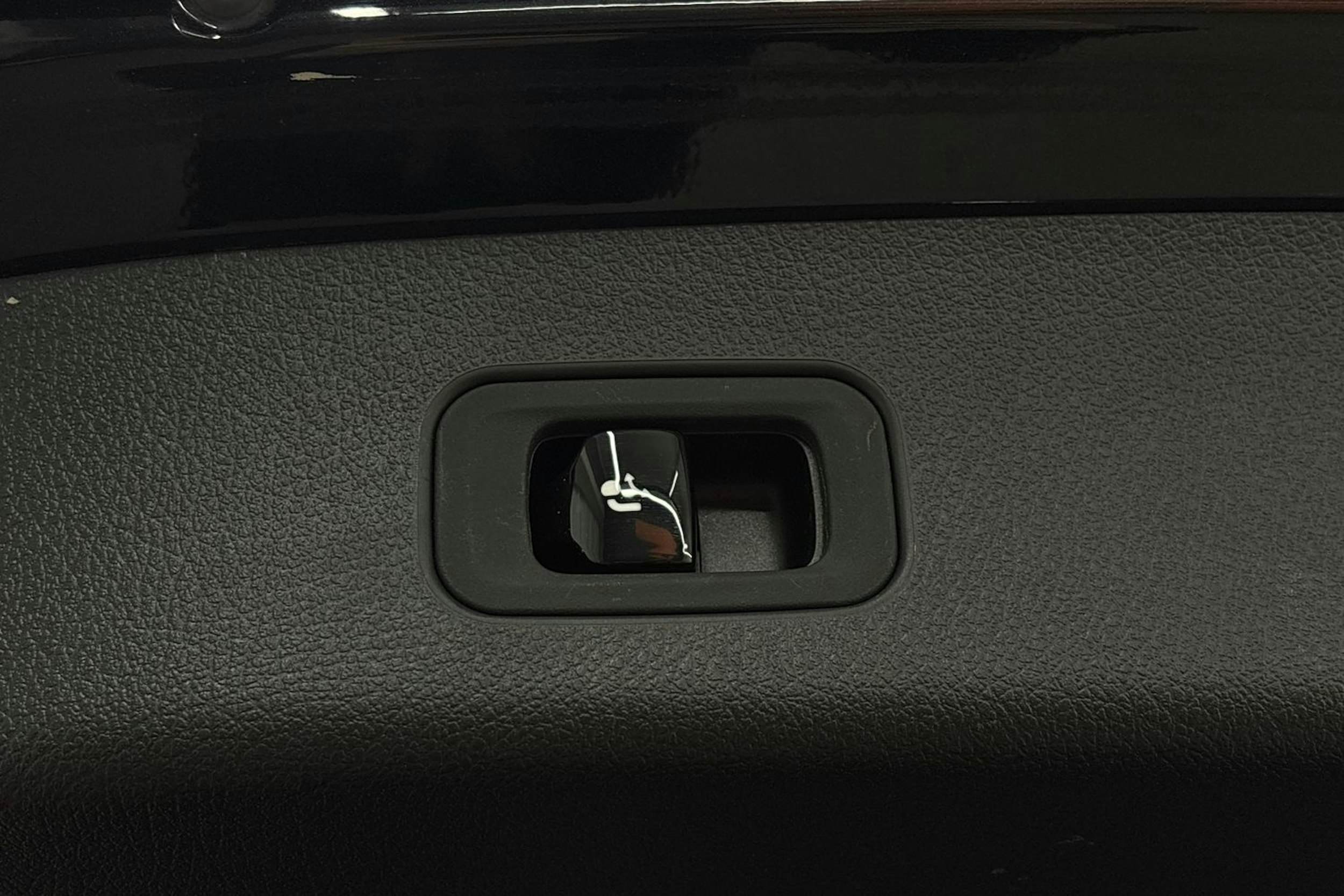 Musta Mercedes-Benz GLC 2024 kuva 30.