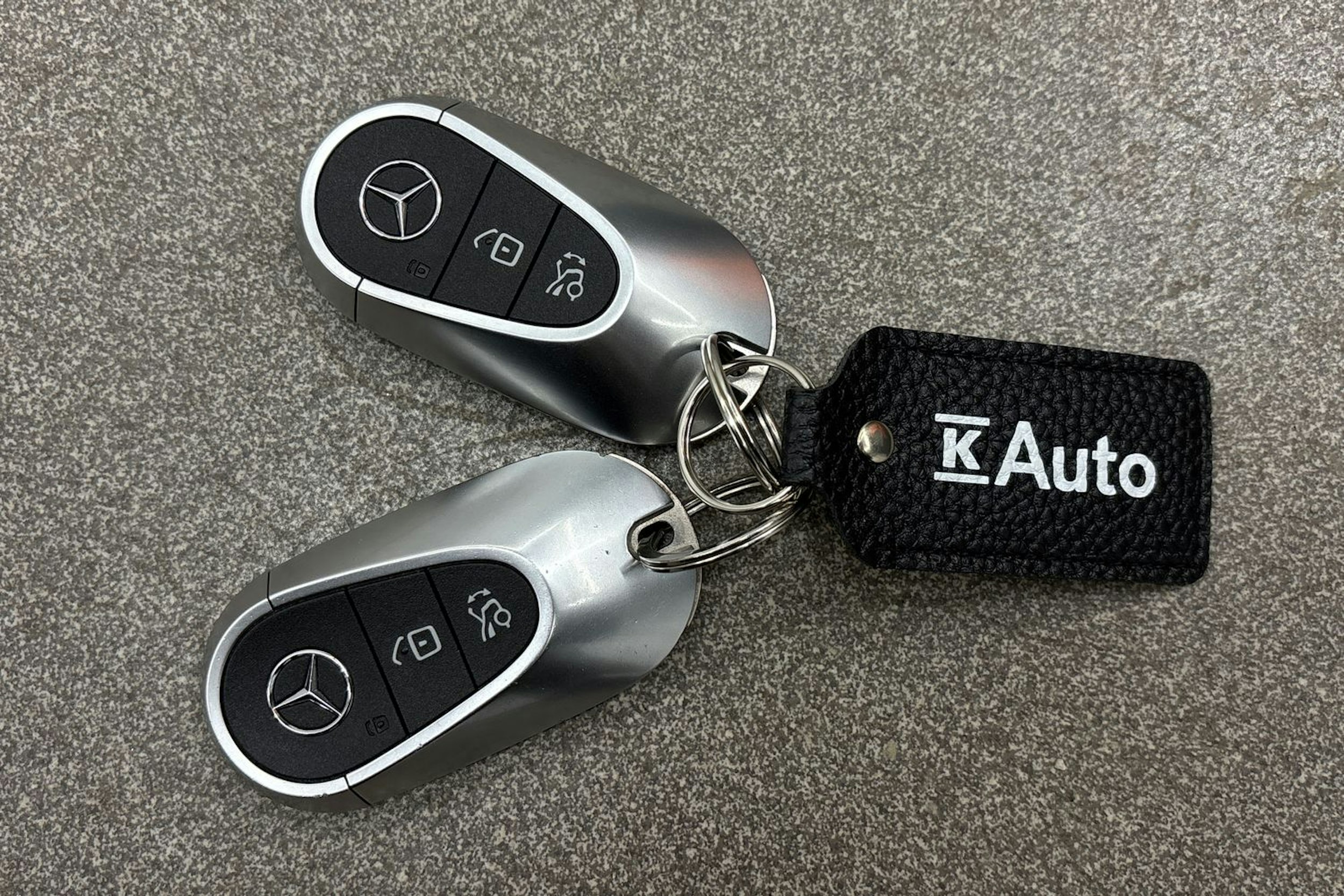 Musta Mercedes-Benz GLC 2024 kuva 31.