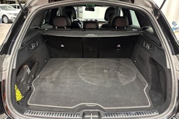 Musta Mercedes-Benz GLC 2024 kuva 34.