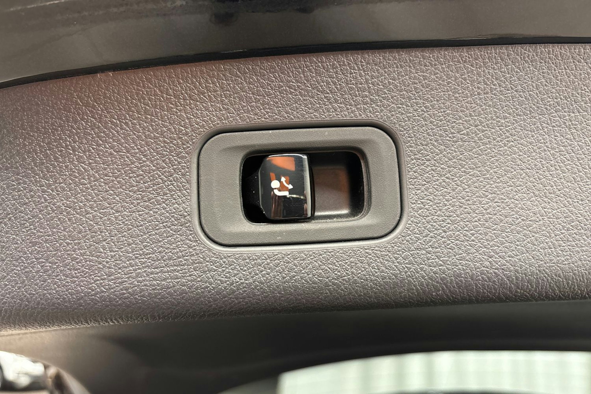 Musta Mercedes-Benz GLC 2024 kuva 35.