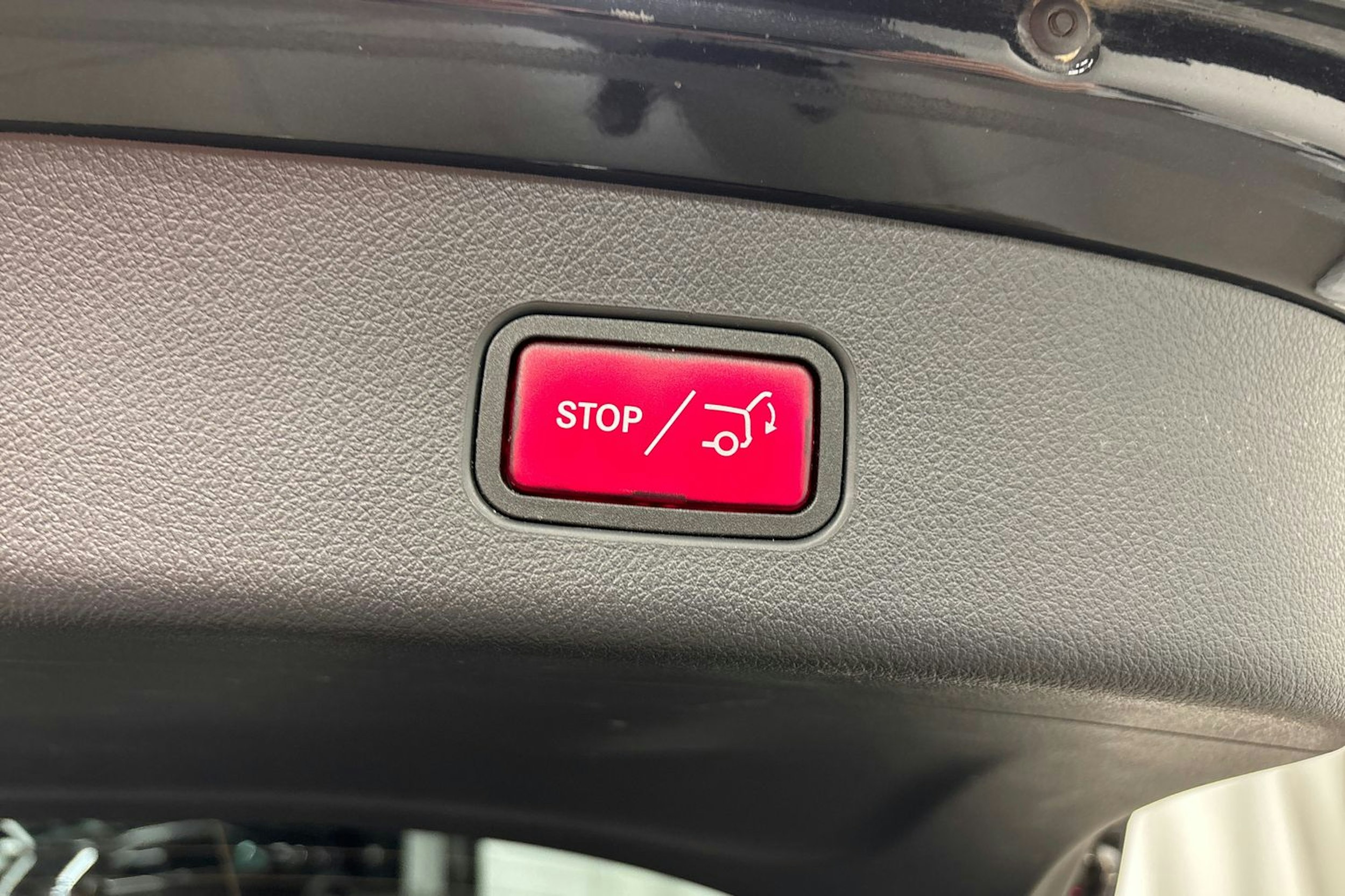 Musta Mercedes-Benz GLC 2024 kuva 37.