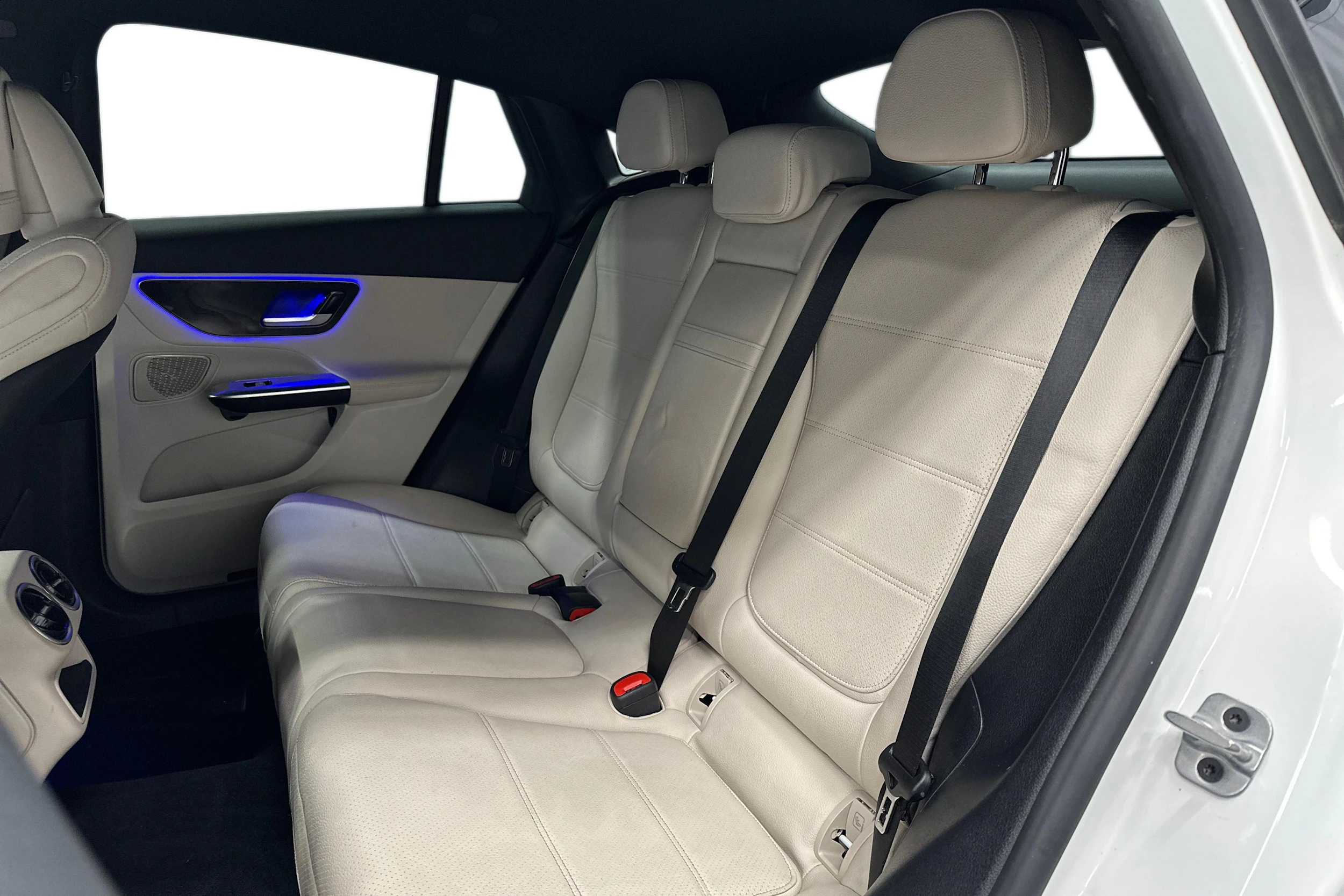 valkoinen Mercedes-Benz GLC 2024 kuva 8.