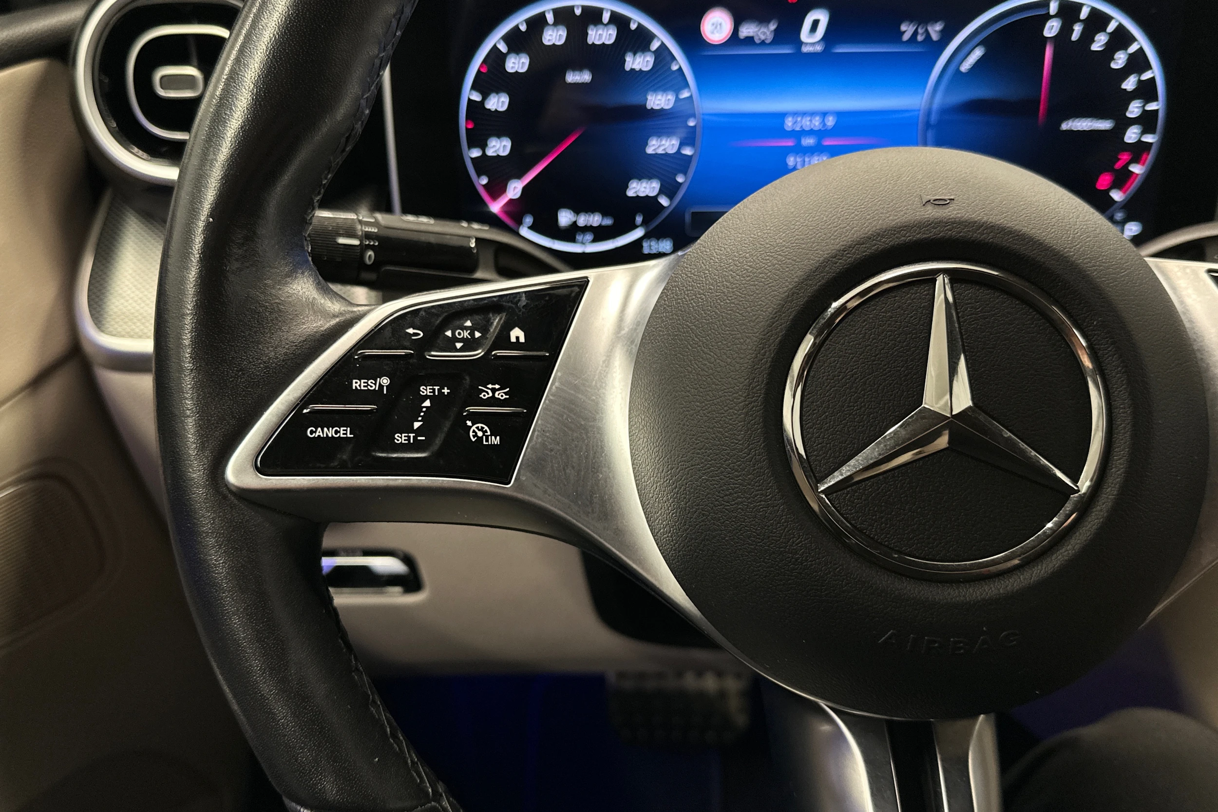 valkoinen Mercedes-Benz GLC 2024 kuva 11.