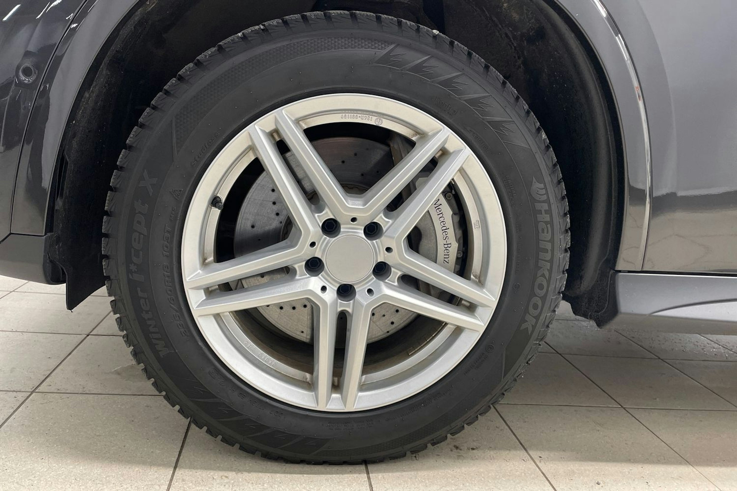 Harmaa Mercedes-Benz GLC 2024 kuva 9.