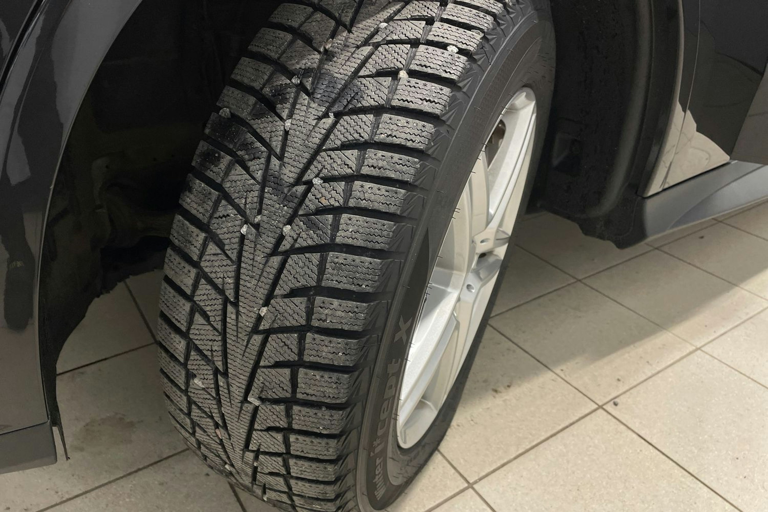 Harmaa Mercedes-Benz GLC 2024 kuva 10.