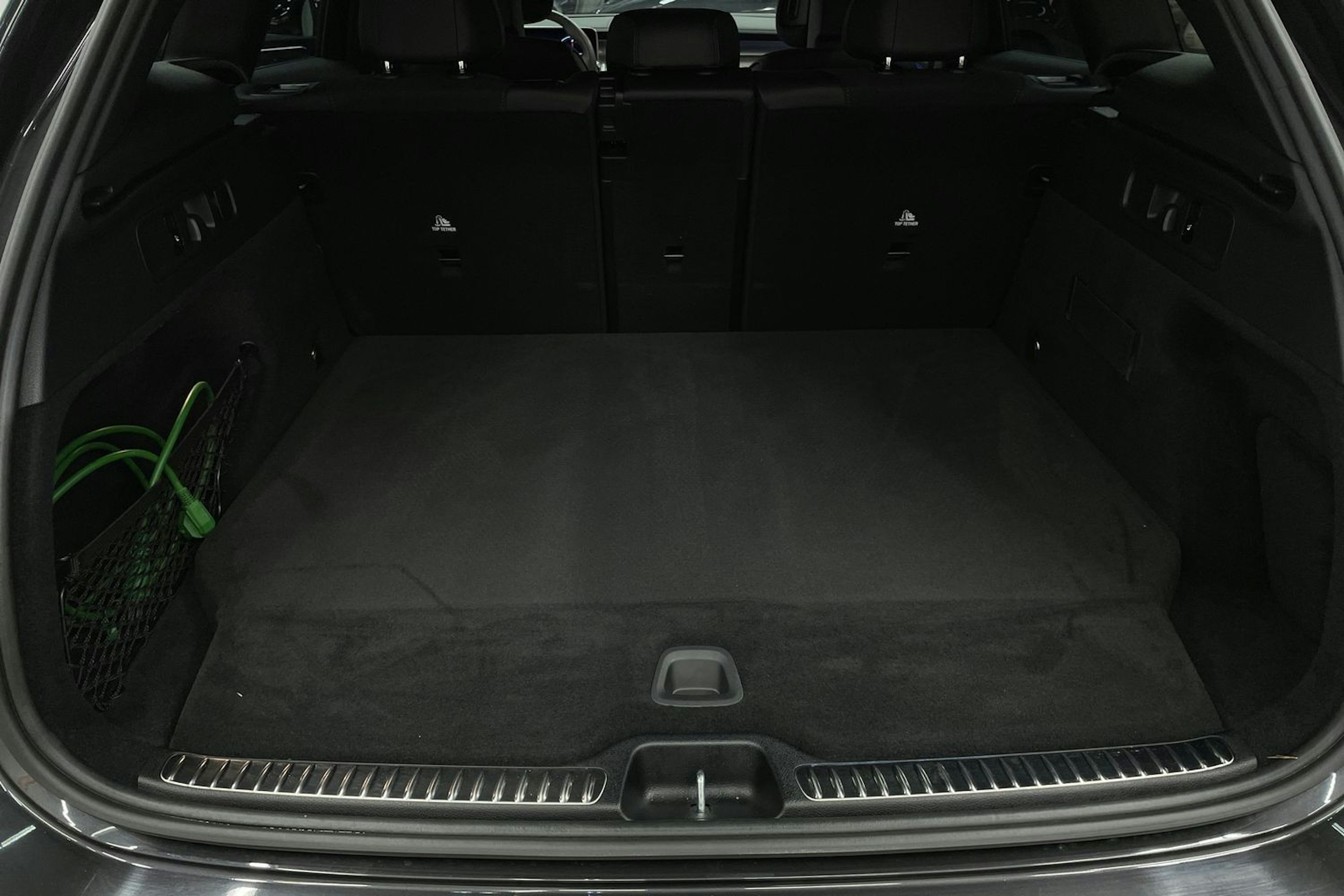 Harmaa Mercedes-Benz GLC 2024 kuva 19.