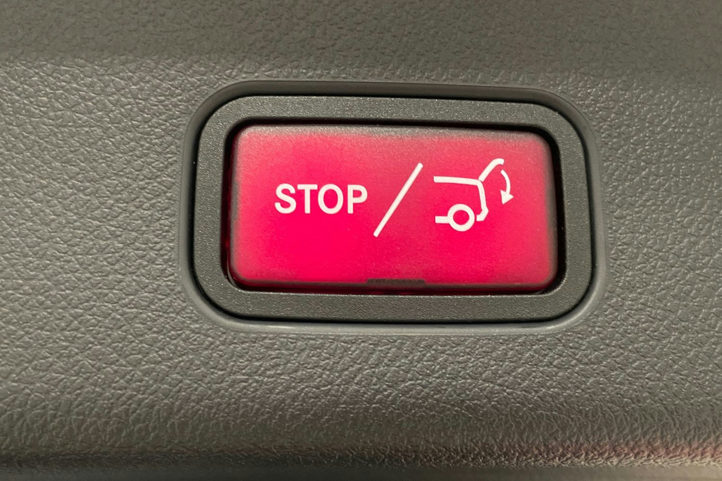 Harmaa Mercedes-Benz GLC 2024 kuva 20.