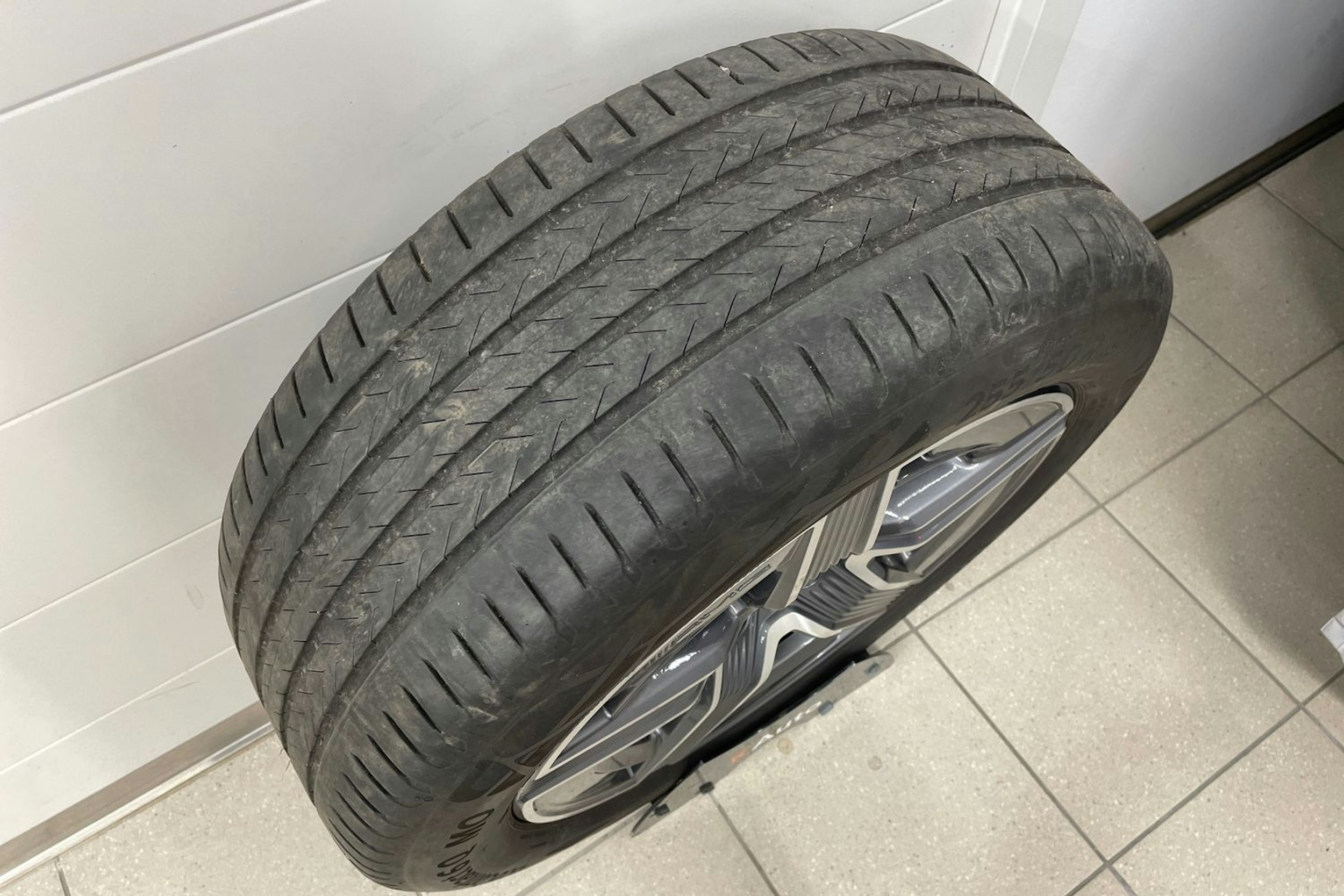 Harmaa Mercedes-Benz GLC 2024 kuva 23.