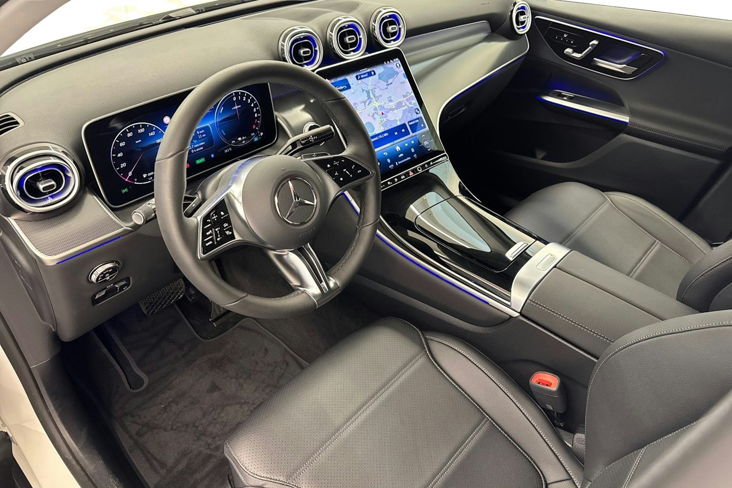 valkoinen Mercedes-Benz GLC 2025 kuva 7.