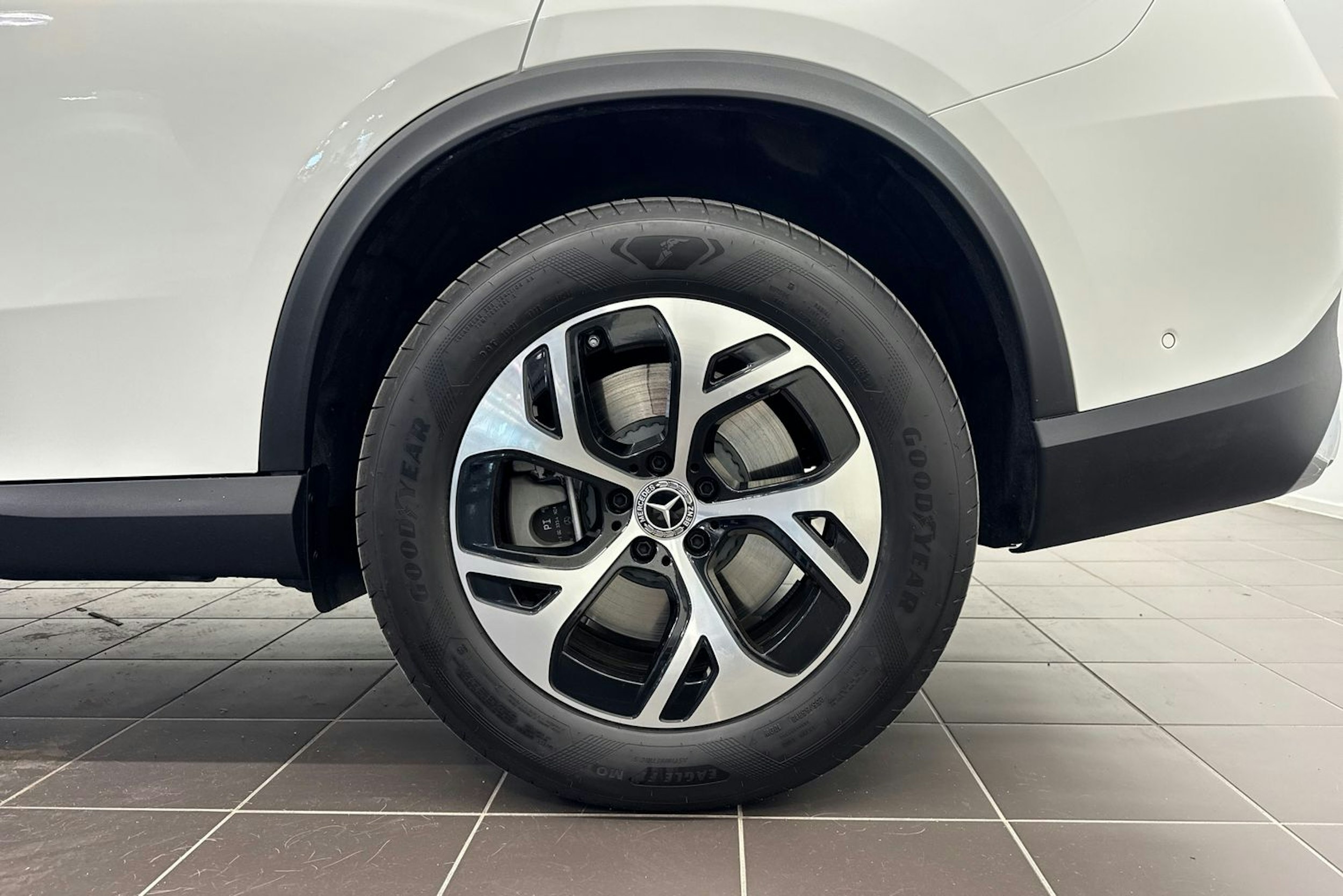 valkoinen Mercedes-Benz GLC 2025 kuva 13.
