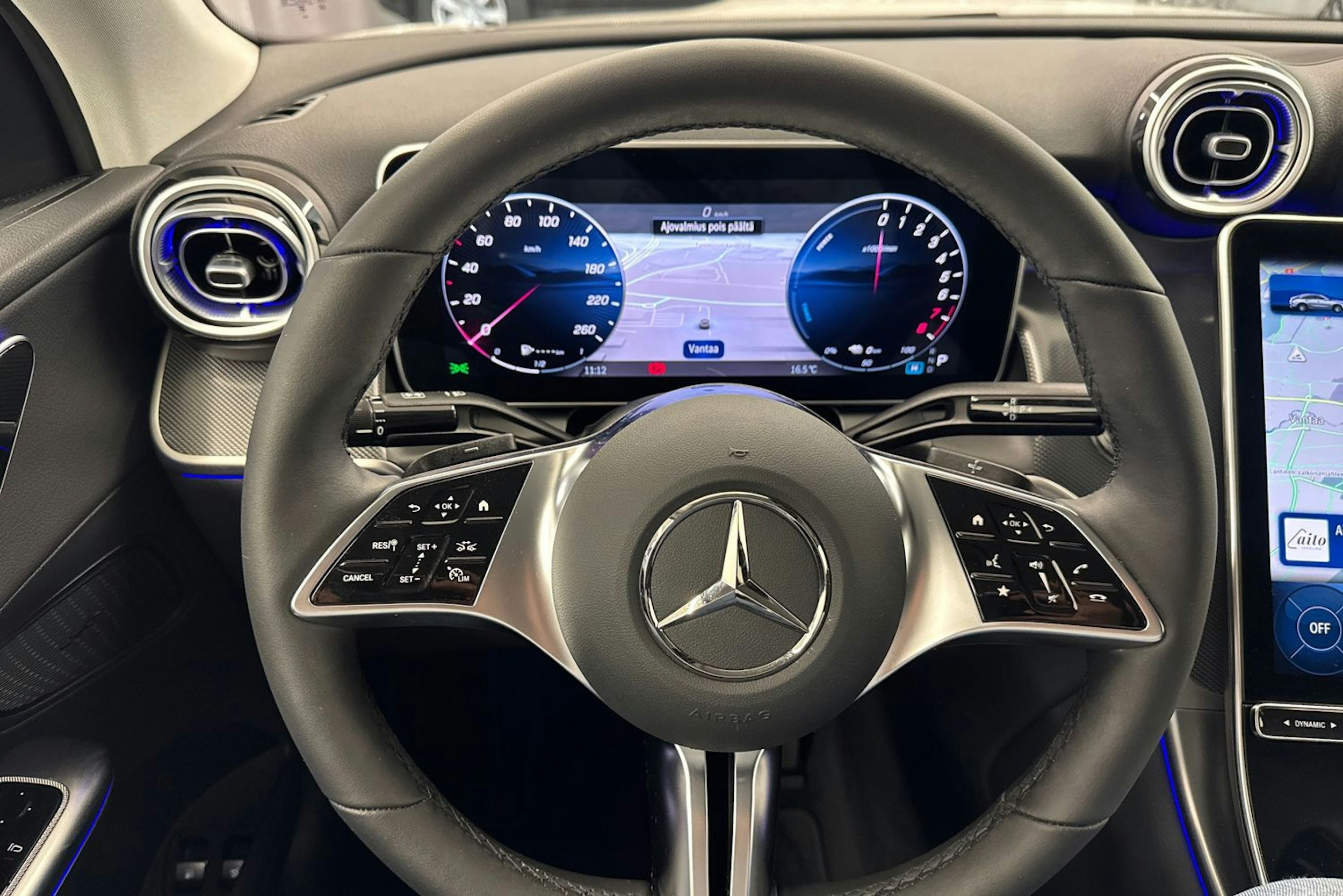 valkoinen Mercedes-Benz GLC 2025 kuva 14.