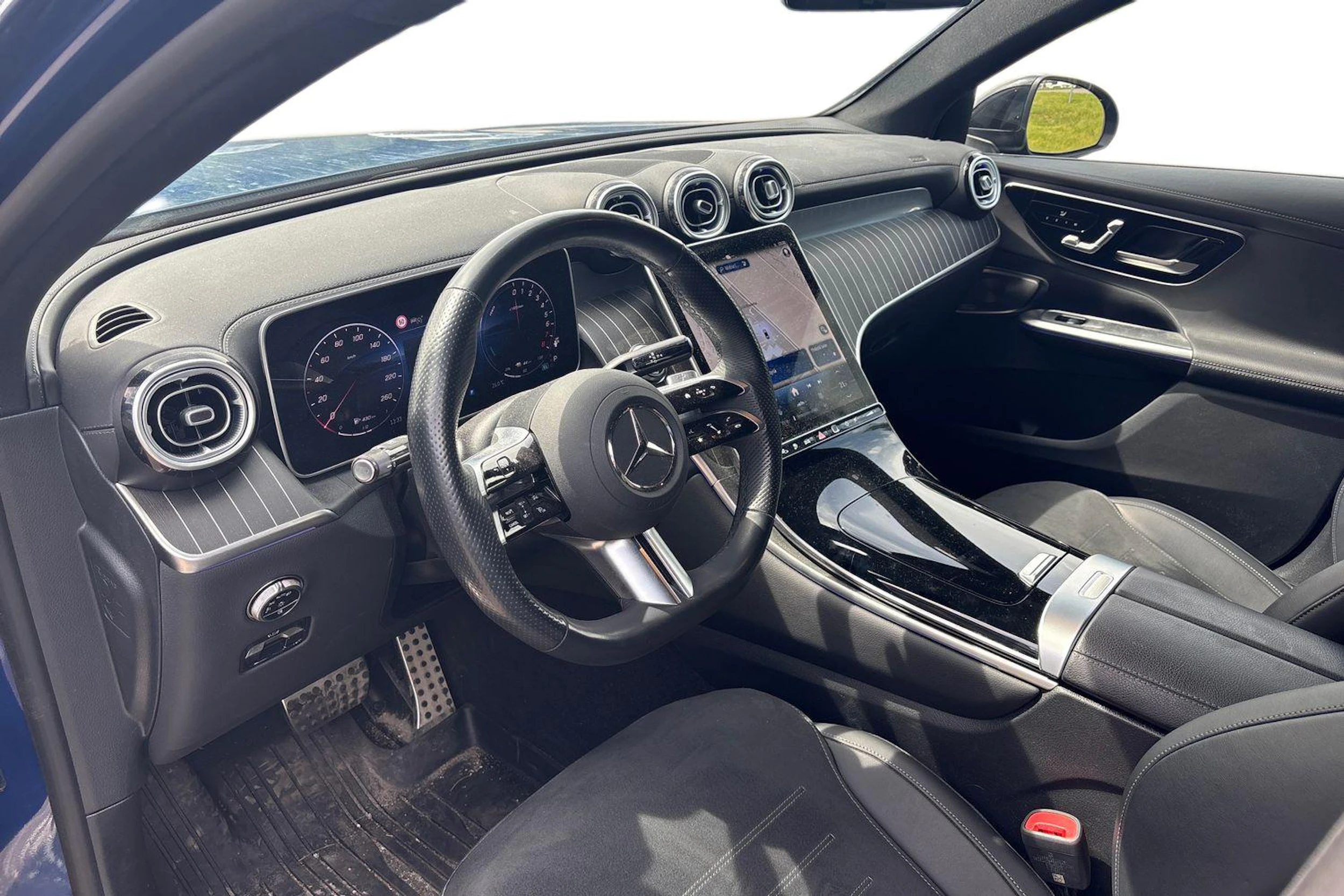 sininen Mercedes-Benz GLC 2025 kuva 3.