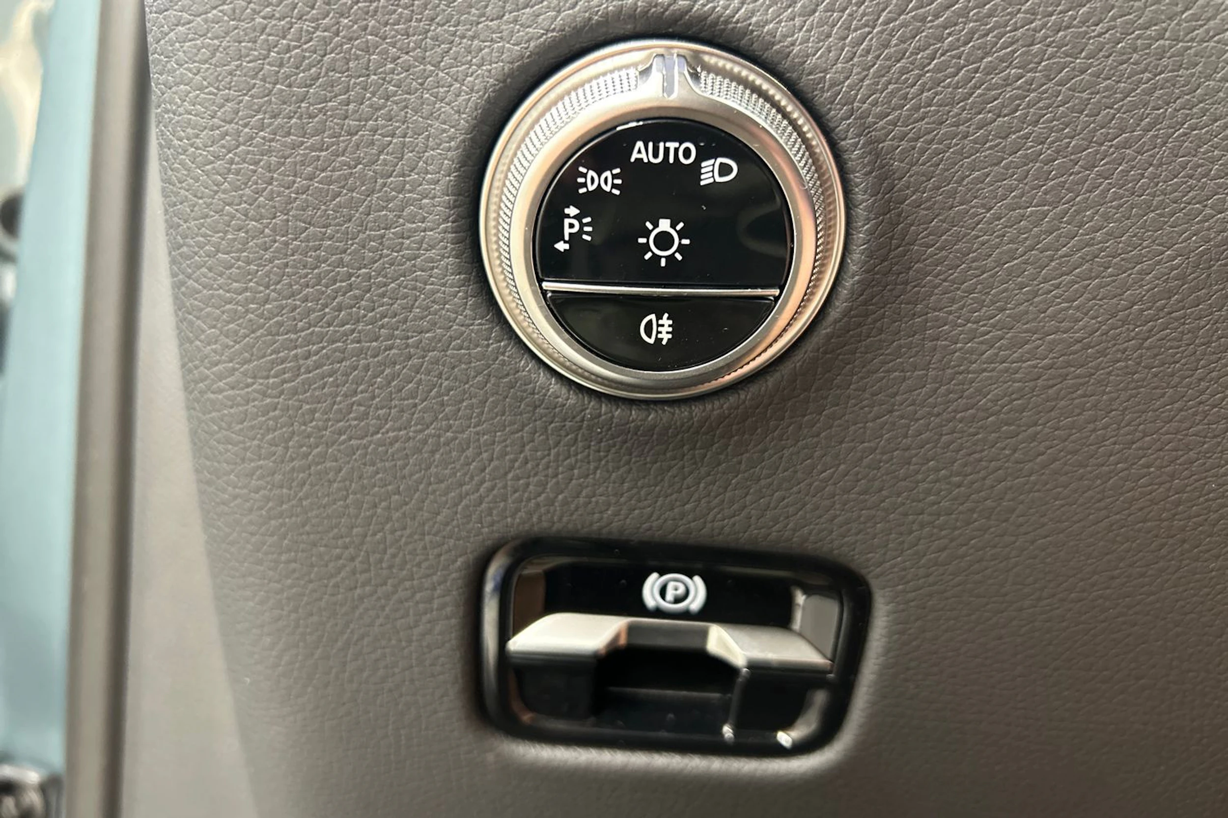 harmaa Mercedes-Benz GLC 2025 kuva 17.