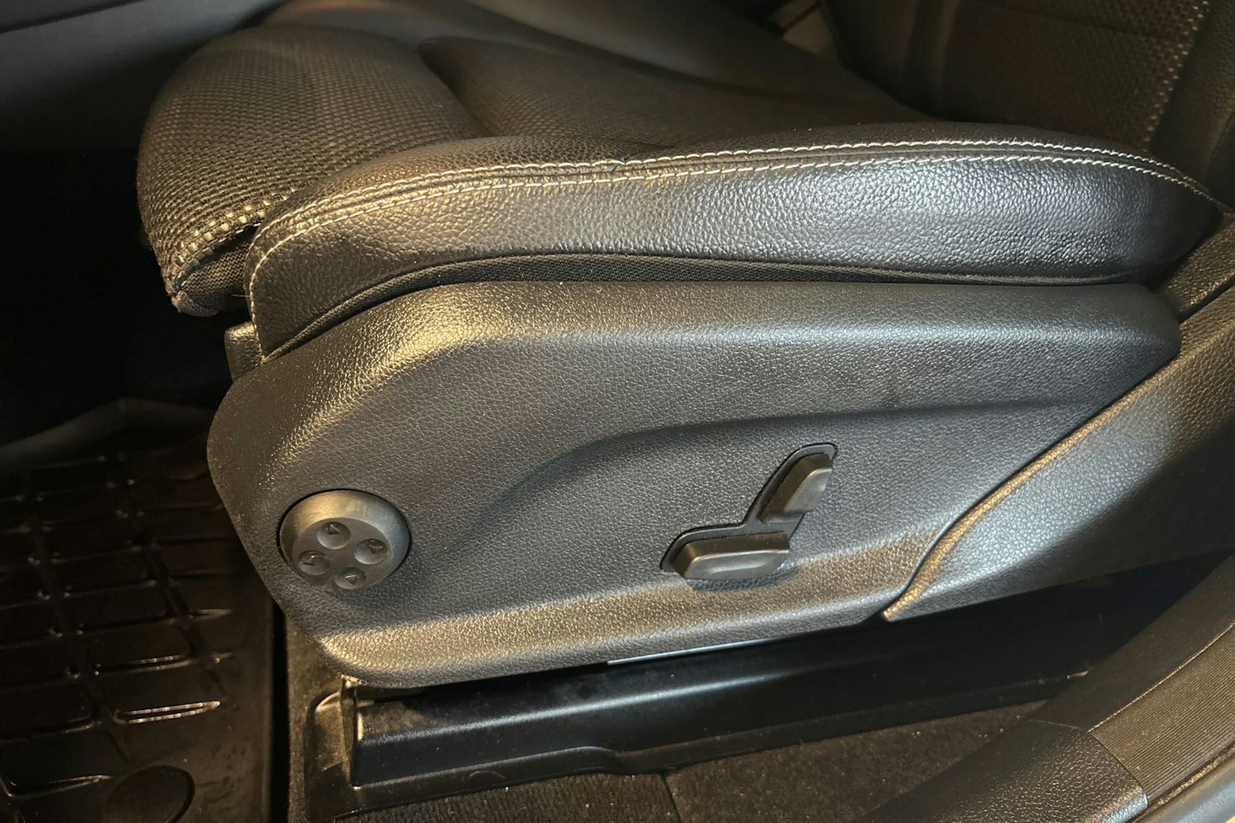 Harmaa Mercedes-Benz GLC 300 d 4MATIC 2019 kuva 18.